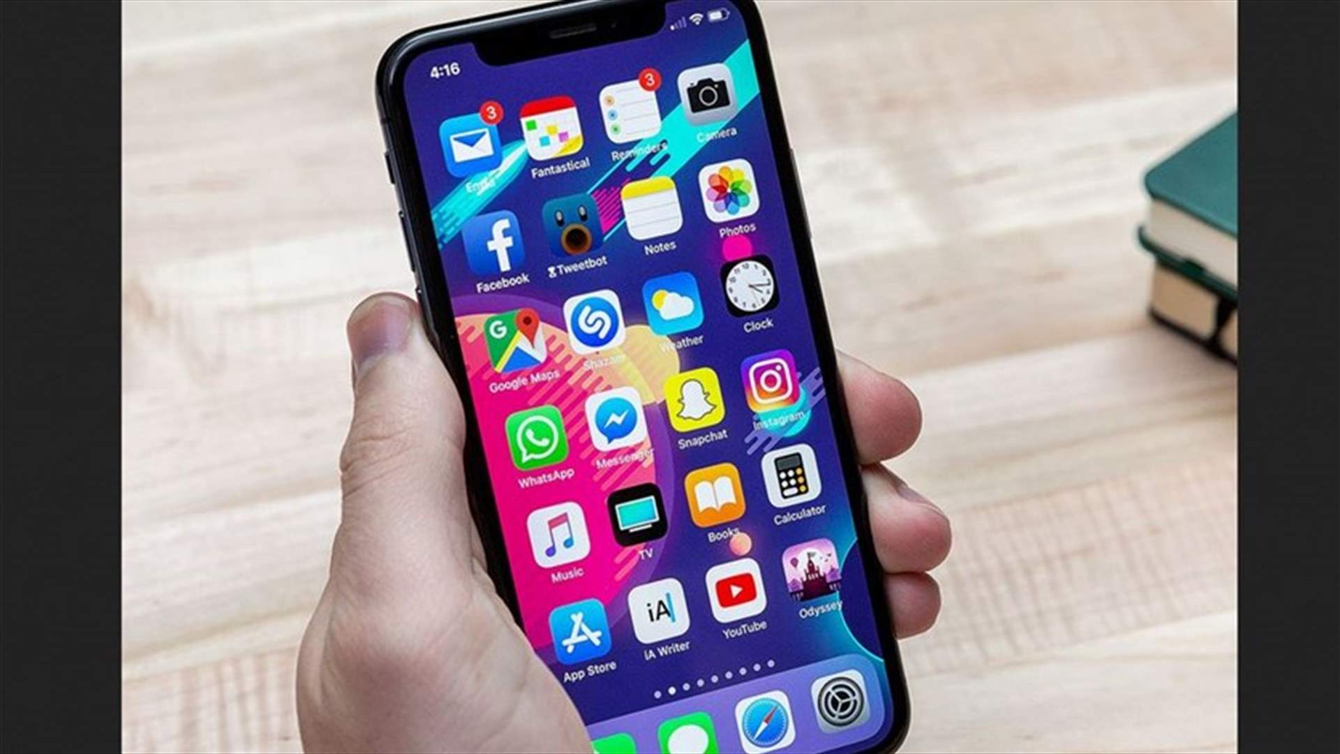 تحذير لمستخدمي أيفون... احذفوا هذه التطبيقات فوراً!