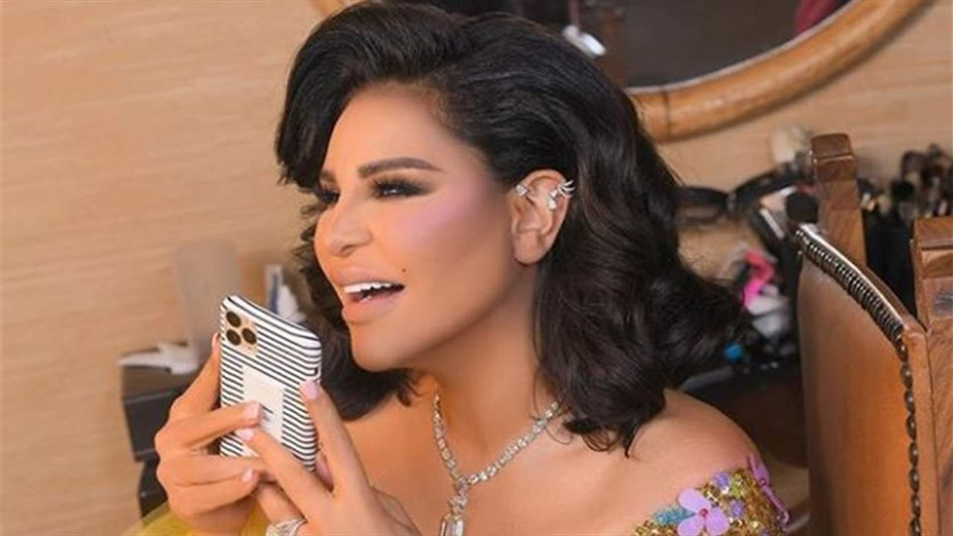 إبنة أحلام الشامسي تقطع 8 قوالب حلوى.. حفل عيد ميلاد فاخر في زمن كورونا (فيديو)