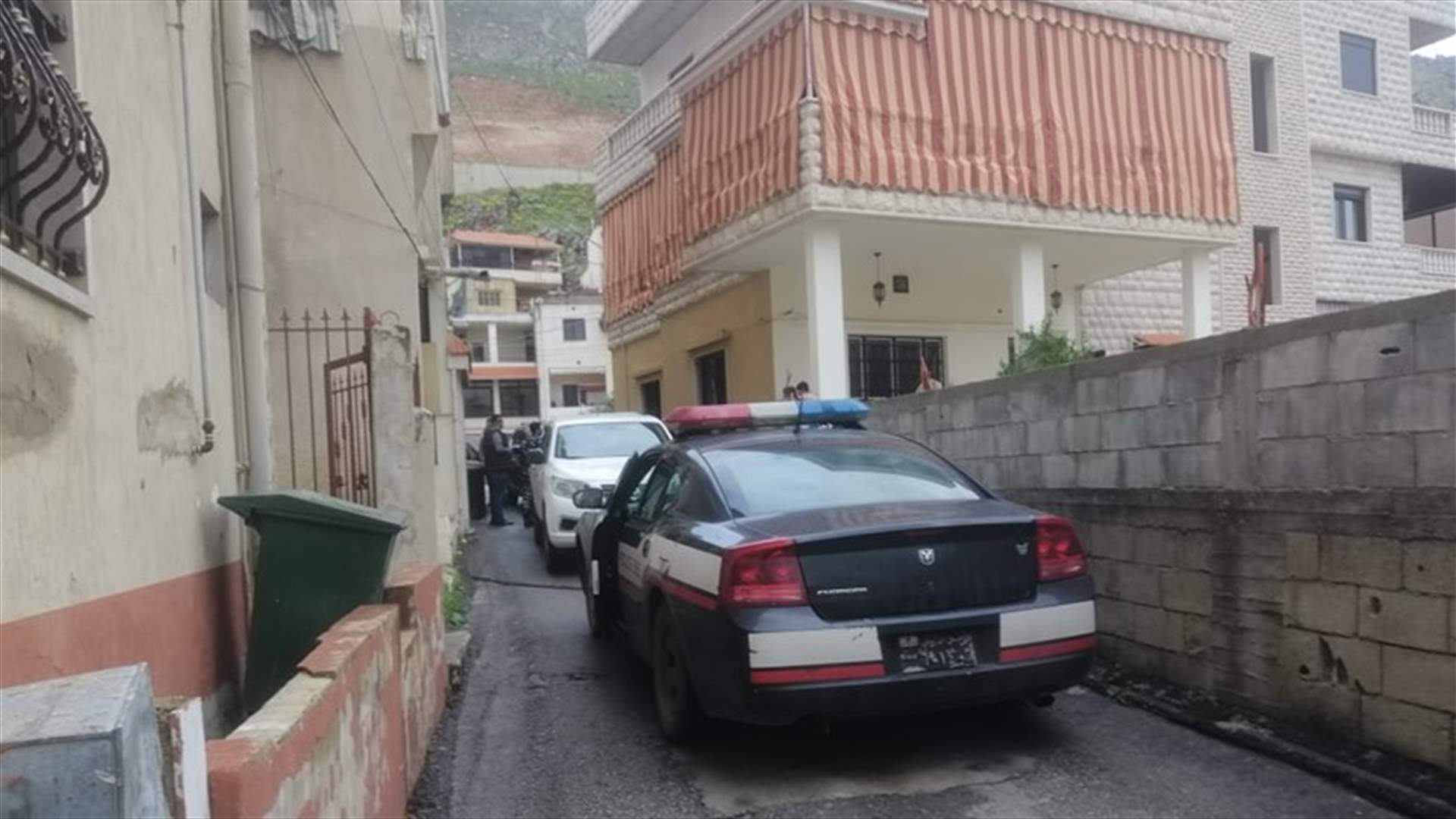 جريمة مروعة في بلدة جديتا... مقتل الوالدة وابنتها والاخرى بحال خطرة!