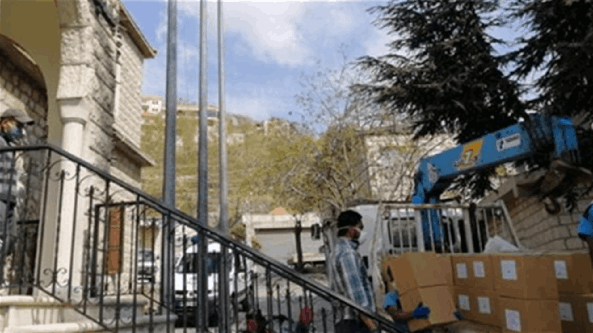تقديم 160 حصّة من مواد التعقيم والتنظيف والوقاية الى الأهالي في حمانا