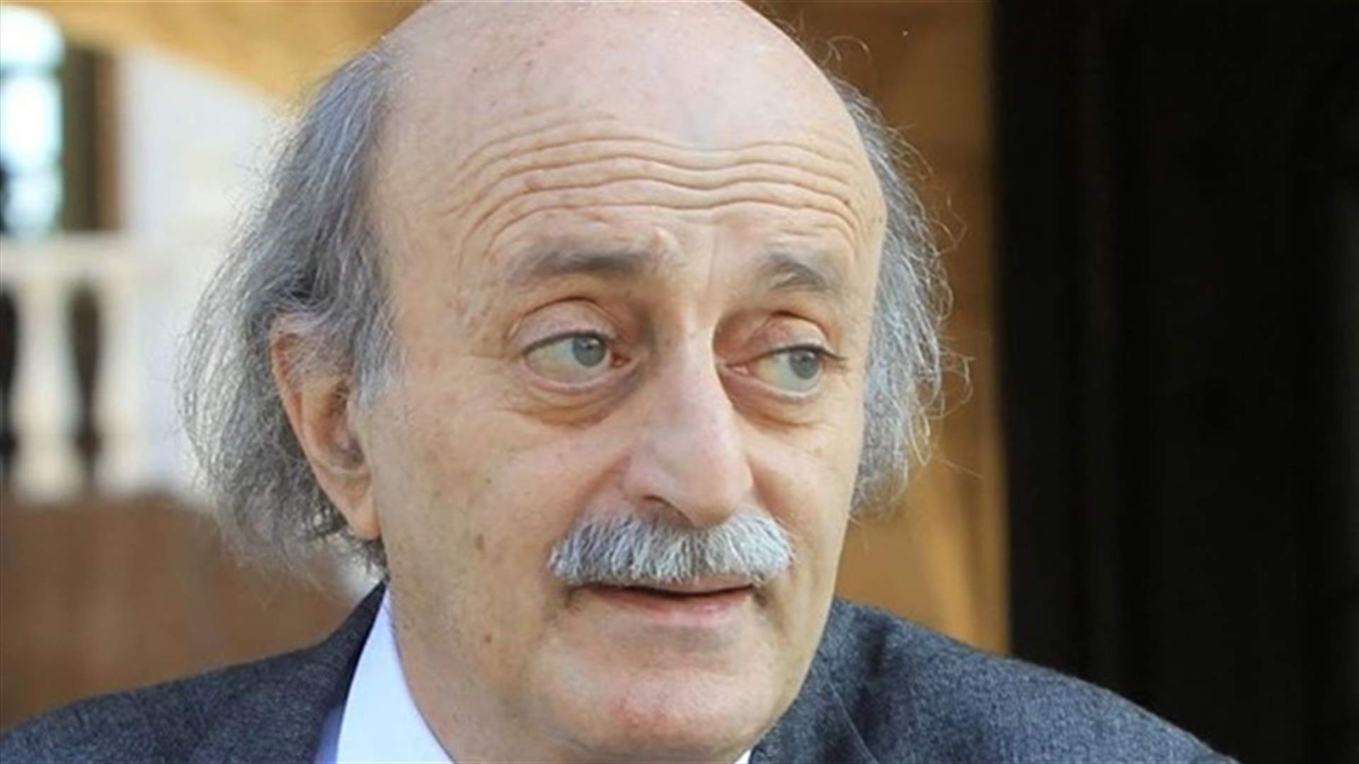 تغريدة من جنبلاط لدياب عن "السطو على أموال الناس"...