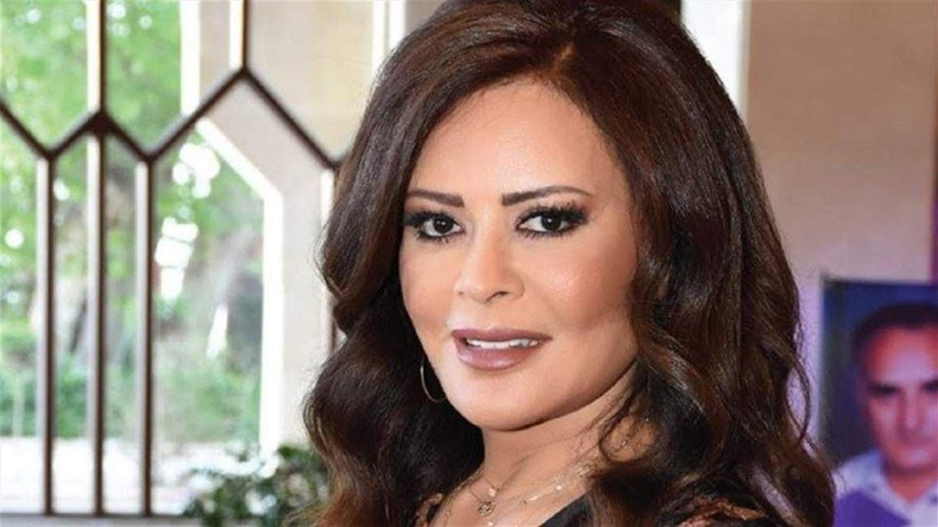 كارمن لبس تناشد المصارف: "أنا رح بلّش جوع.. بدّي مصرياتي بدي آكل" (فيديو)