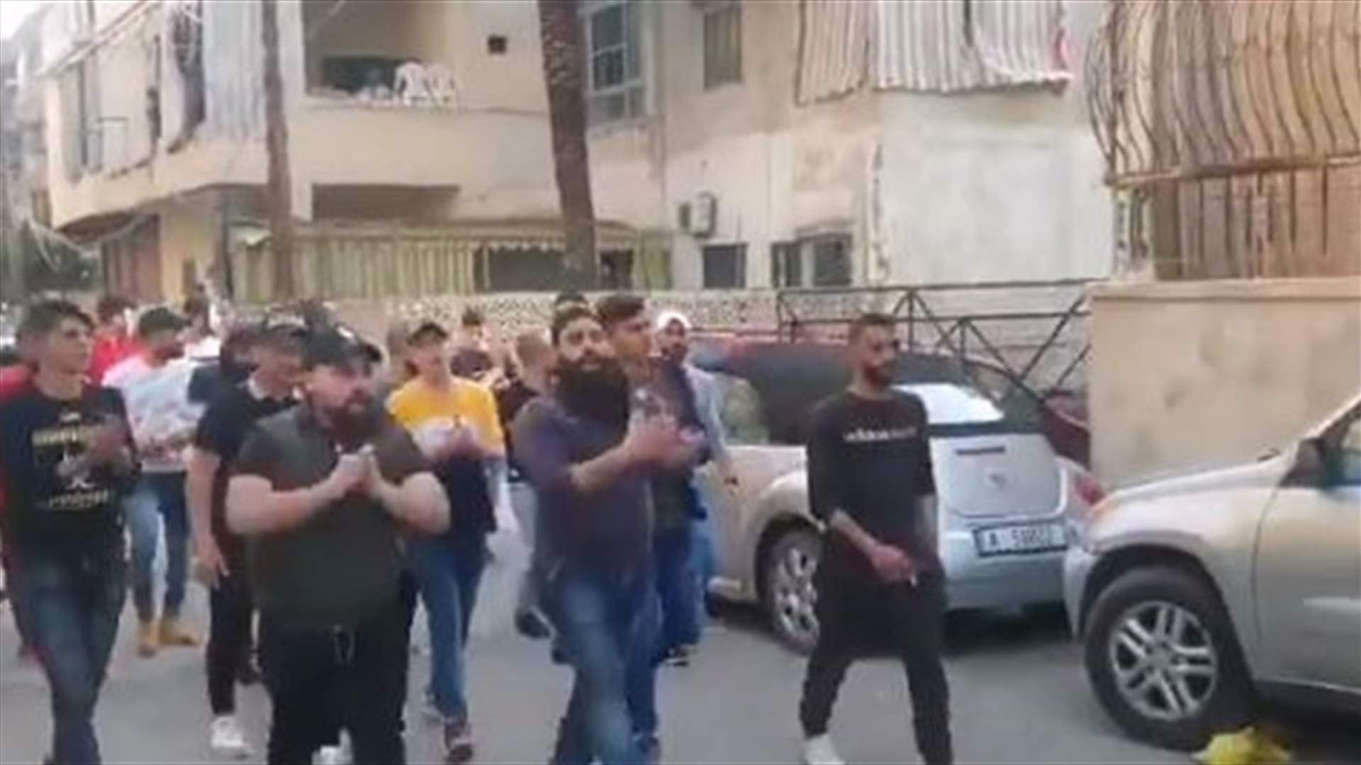 مسيرة في القياعة ومطالبة بتخفيف اجراءات التعبئة العامة