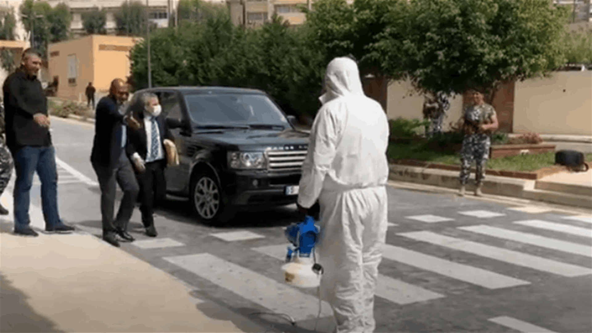 بالتزامن مع جلسة مجلس النواب... إجراءات وقائية وتعقيم عند مدخل مبنى اليونيسكو (فيديو)