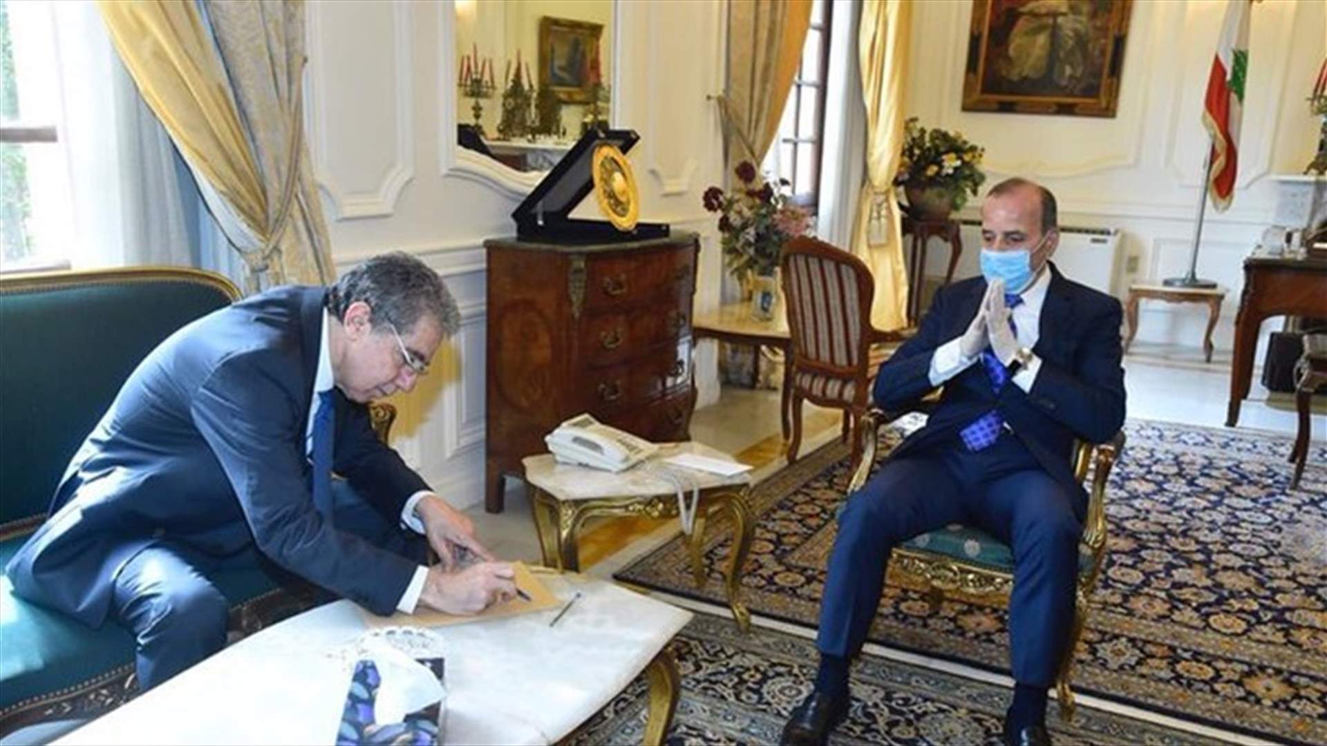 وزني يصرّح عن أمواله لدى رئيس المجلس الدستوري...