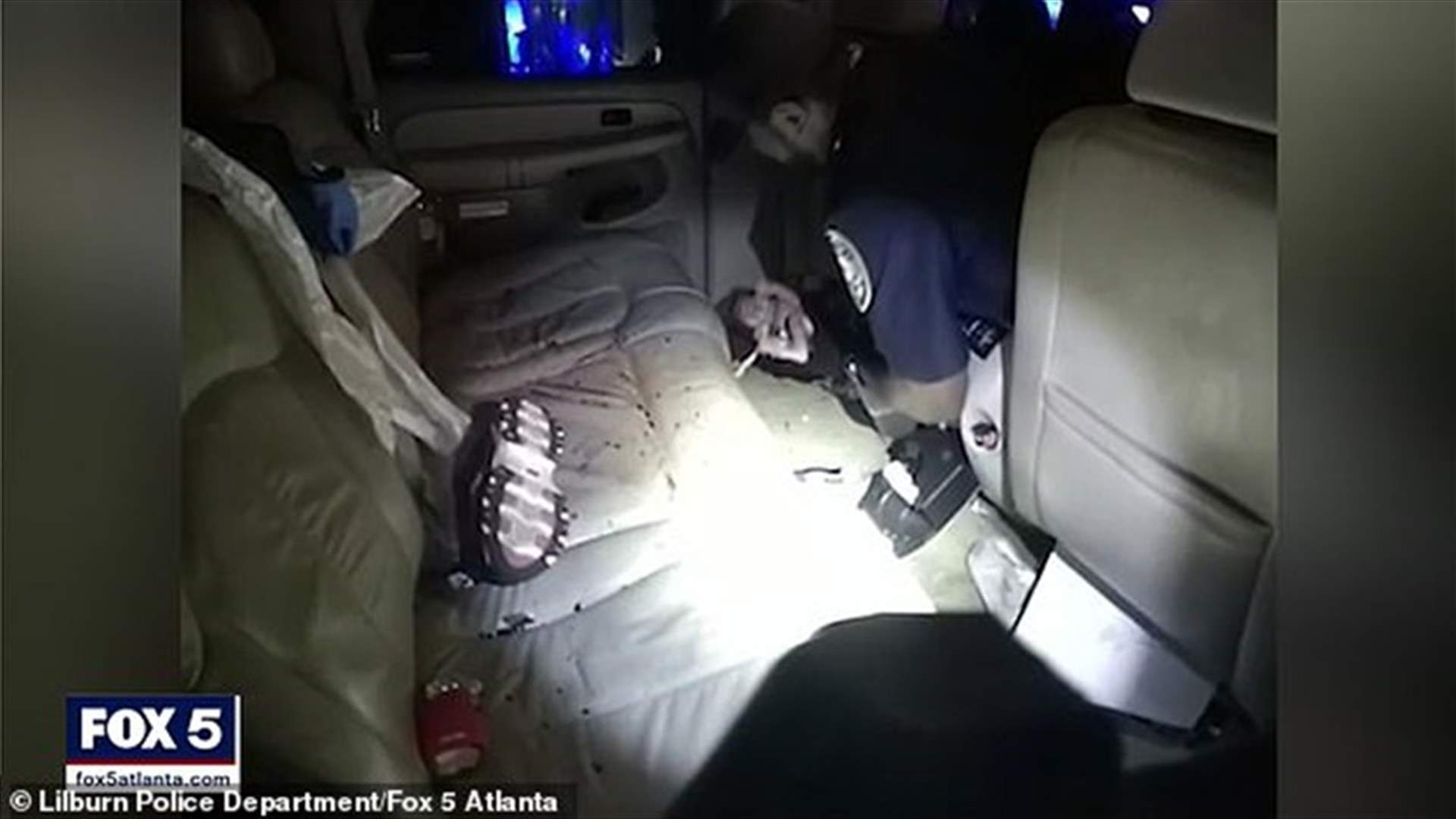 بسبب حادث سير... جنين يقفز من رحم أمه ويستقر أسفل مقعد السيارة (فيديو)