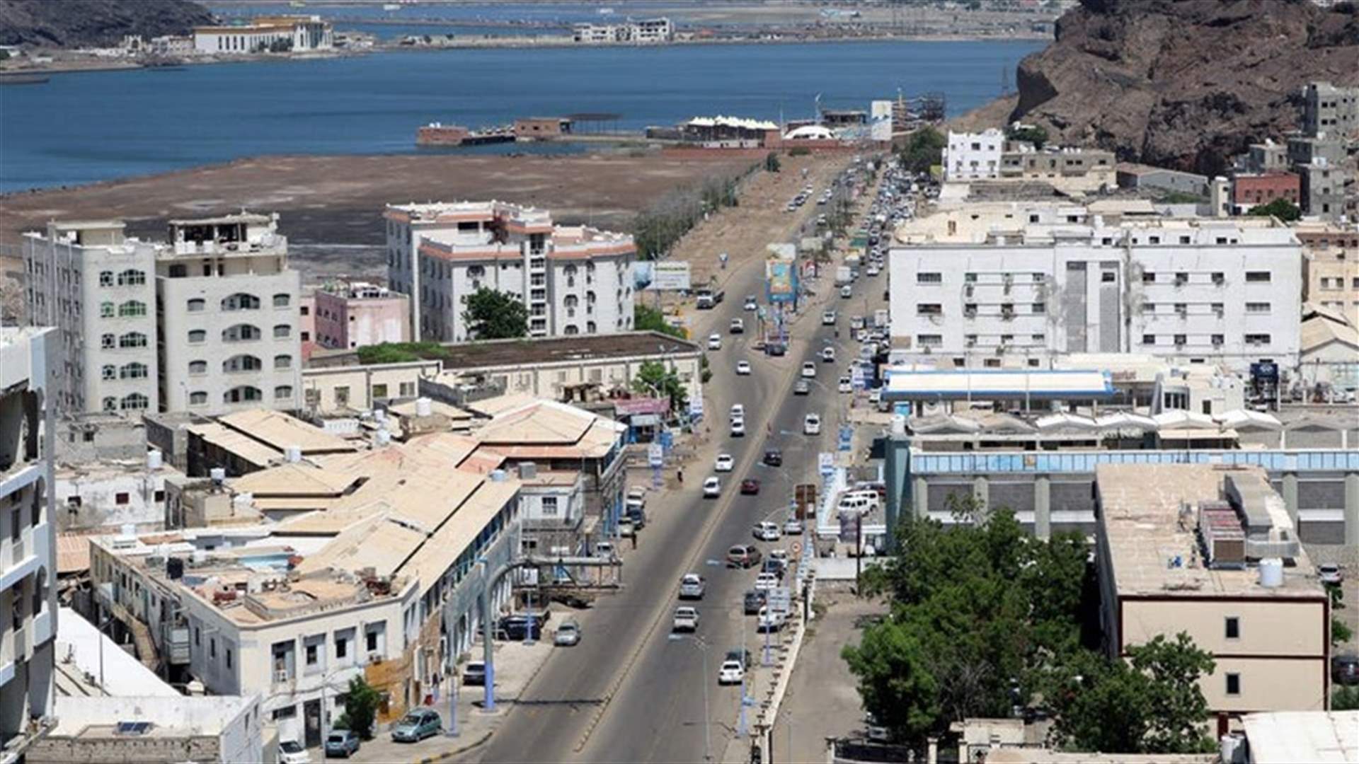 السيول تغرق شوارع عدن وتودي بثمانية أشخاص