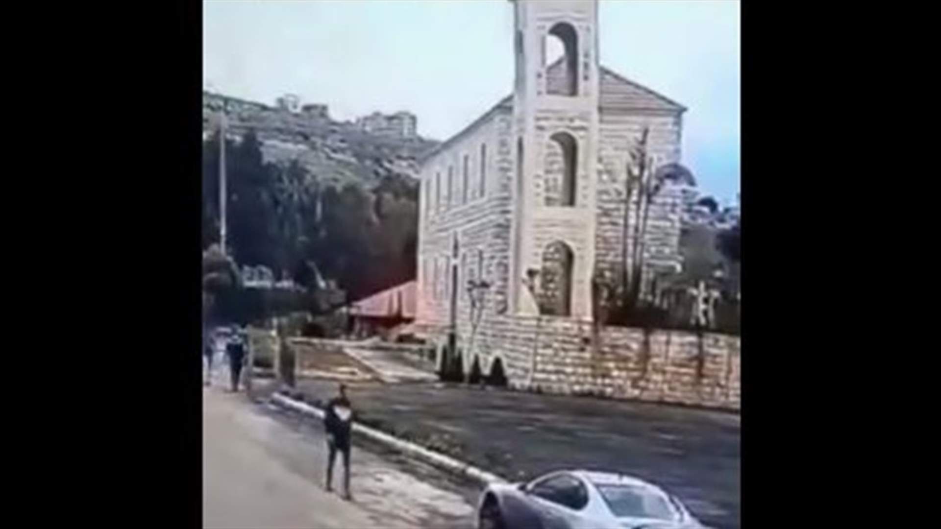 سرقة سيارة مركونة بسبب عطل في السعديات.... والعثور عليها بهذه الحال (فيديو)