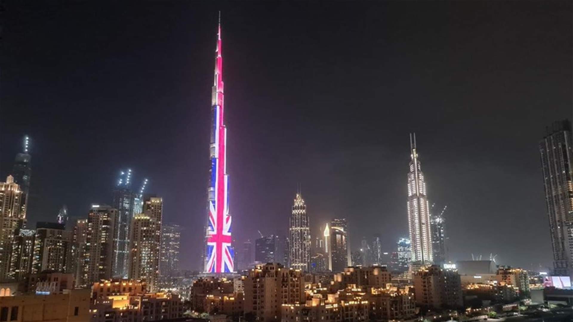 برج خليفة يتزيّن بالعلم البريطاني بمناسبة عيد الملكة إليزابيث الـ94 (صورة)