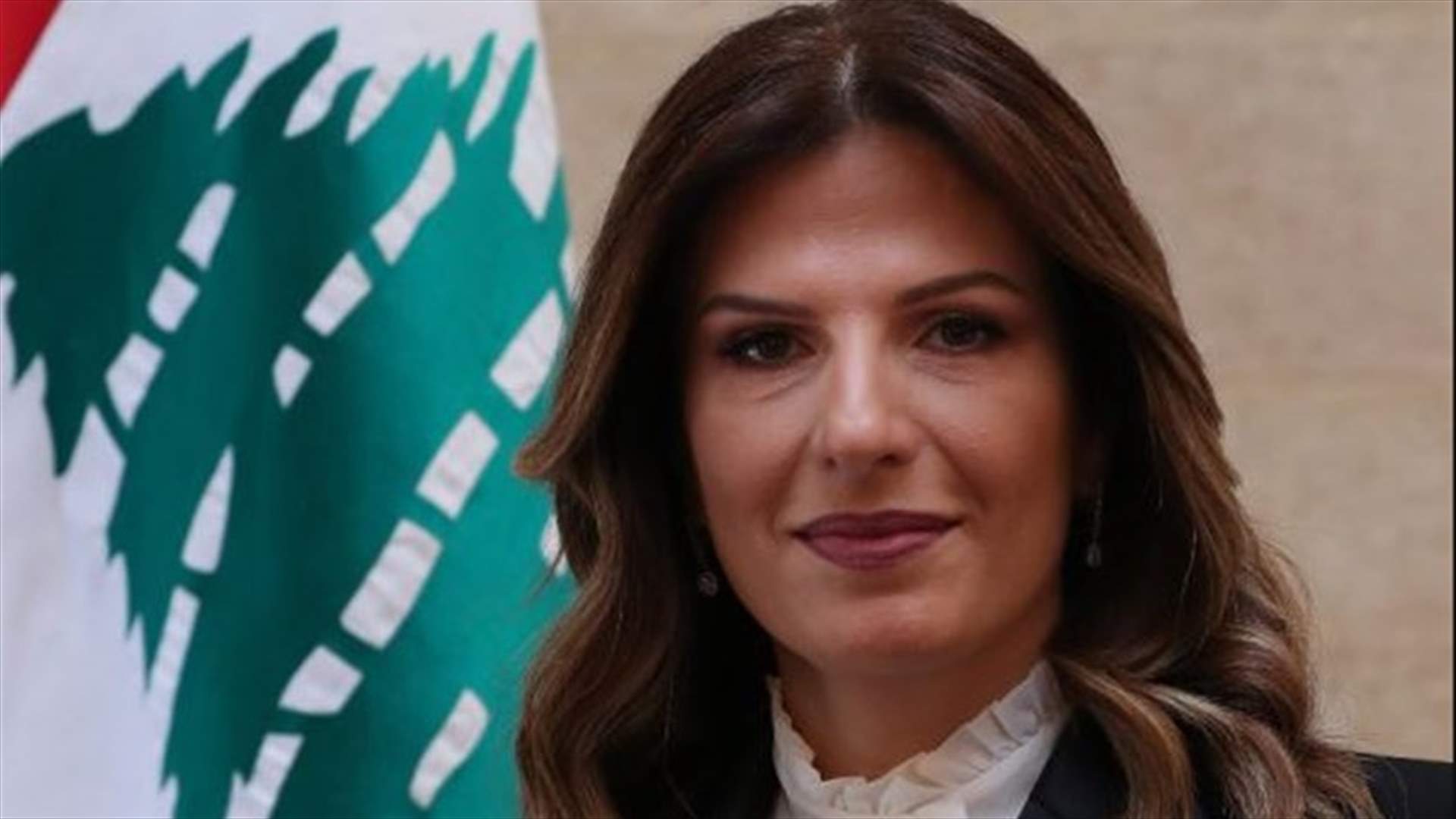 وزارة العمل تابعت قضايا اقفال البريستول وصرف عمال...ووضعت خطين ساخنين لتلقي الشكاوى