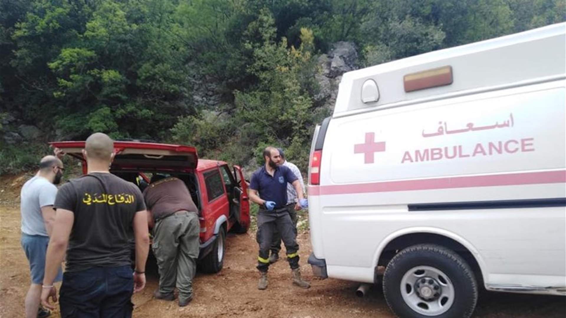 انقاذ مواطنة من أحراج فيطرون... تعثرت وكسرت قدمها