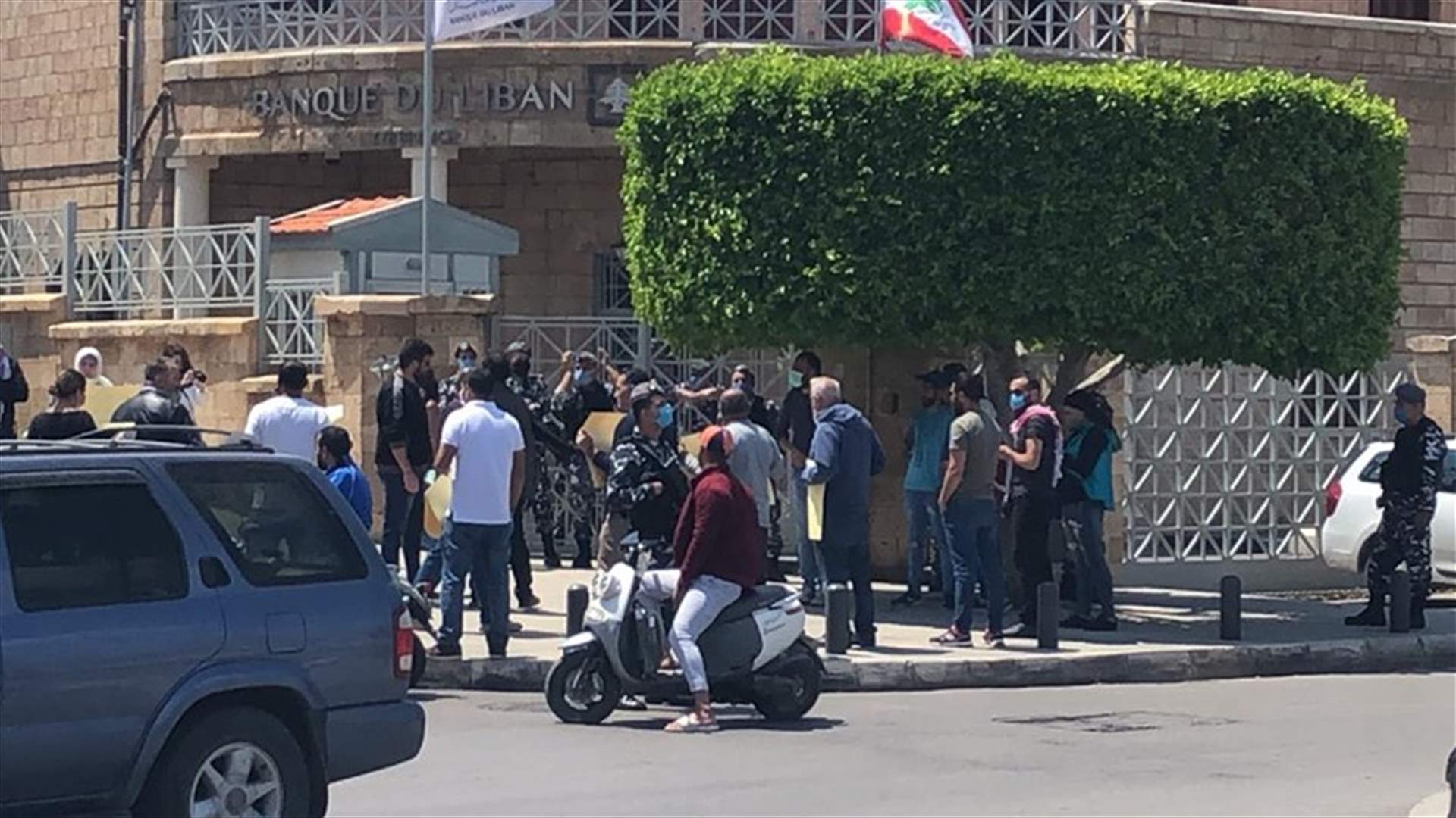 اعتصام أمام مصرف لبنان في صور