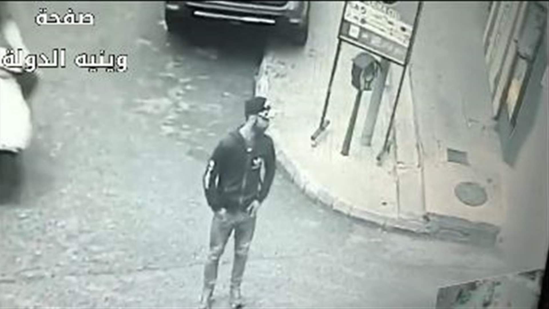 دخل إلى مرأب بناء سكني في تحويطة الغدير وسرق دراجة نارية (فيديو)