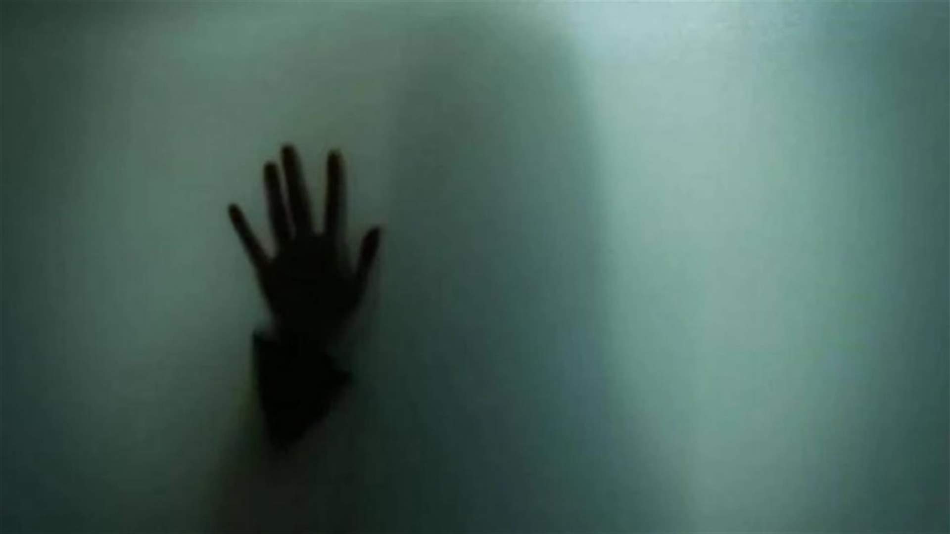 اغتصاب امرأة جماعياً بمدرسةٍ وسط الإغلاق التام بسبب فيروس كورونا
