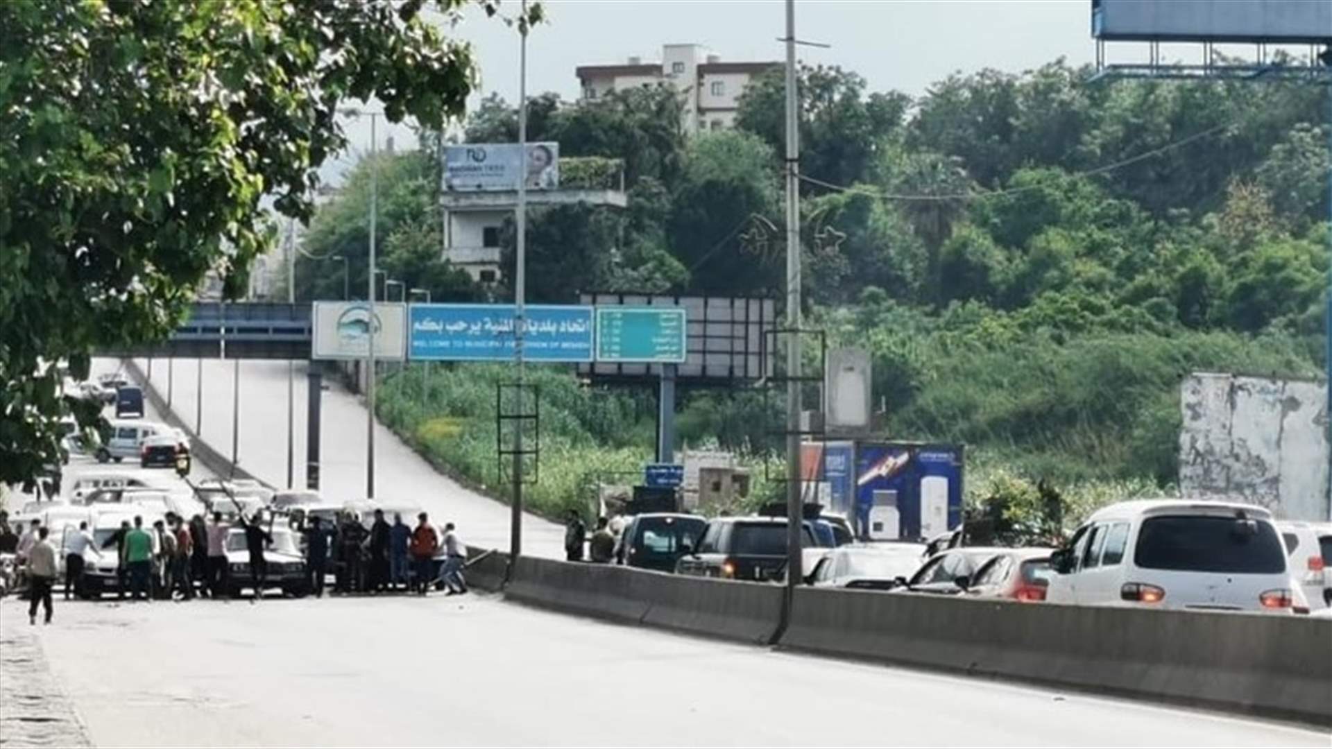 شبان يقطعون طريق المنية العبدة احتجاجا على سوء الاحوال المعيشية