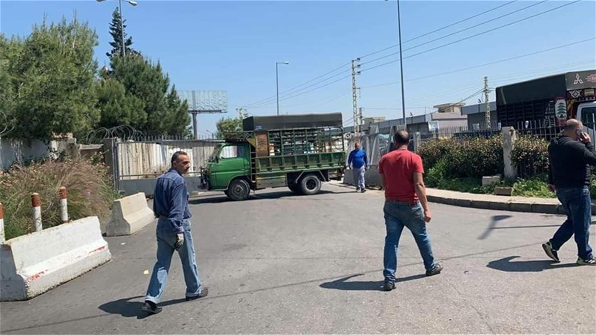 بعدما برّر غلاء سعر الحامض بـ"حرين نحن"... تسطير مخالفة لتاجر خضار في صيدا وأصحاب المحلات يحتجون