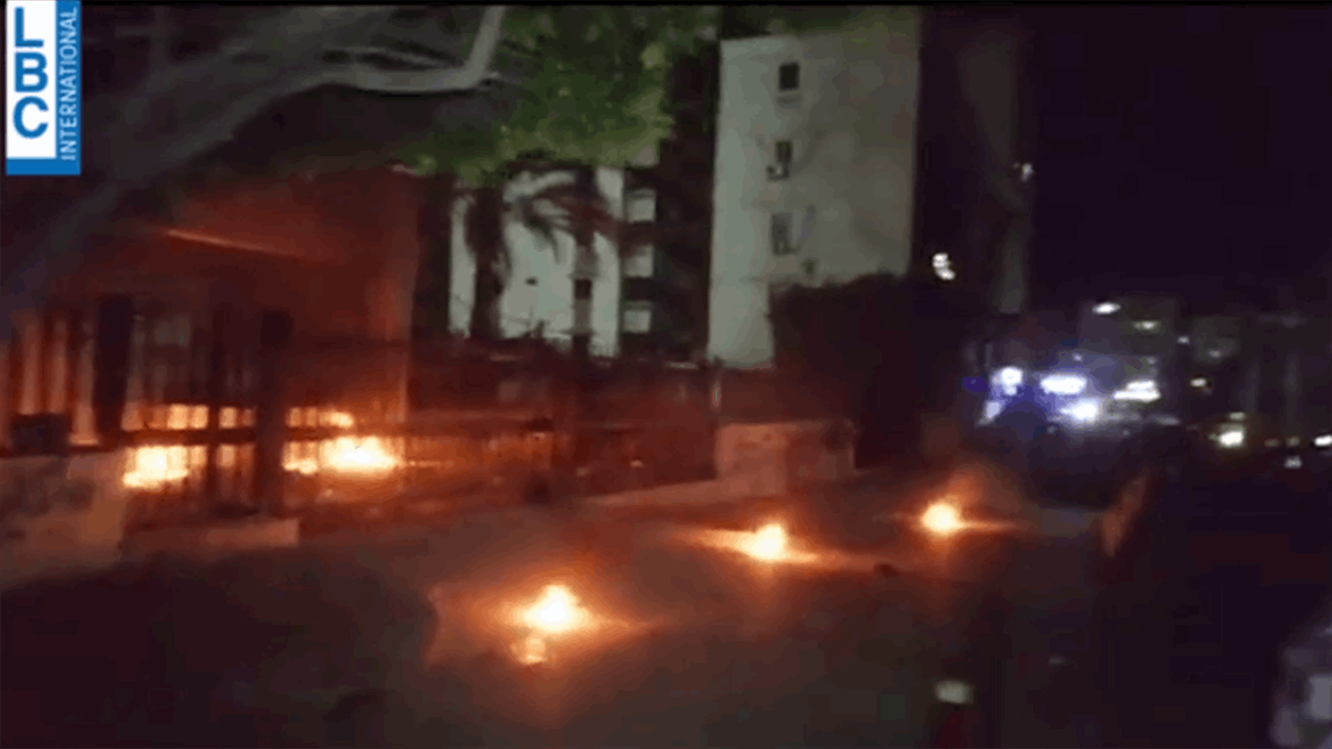 تحرك امام مصرف لبنان في صيدا وهتافات تندد بالسياسات المالية والمصرفية (فيديو)