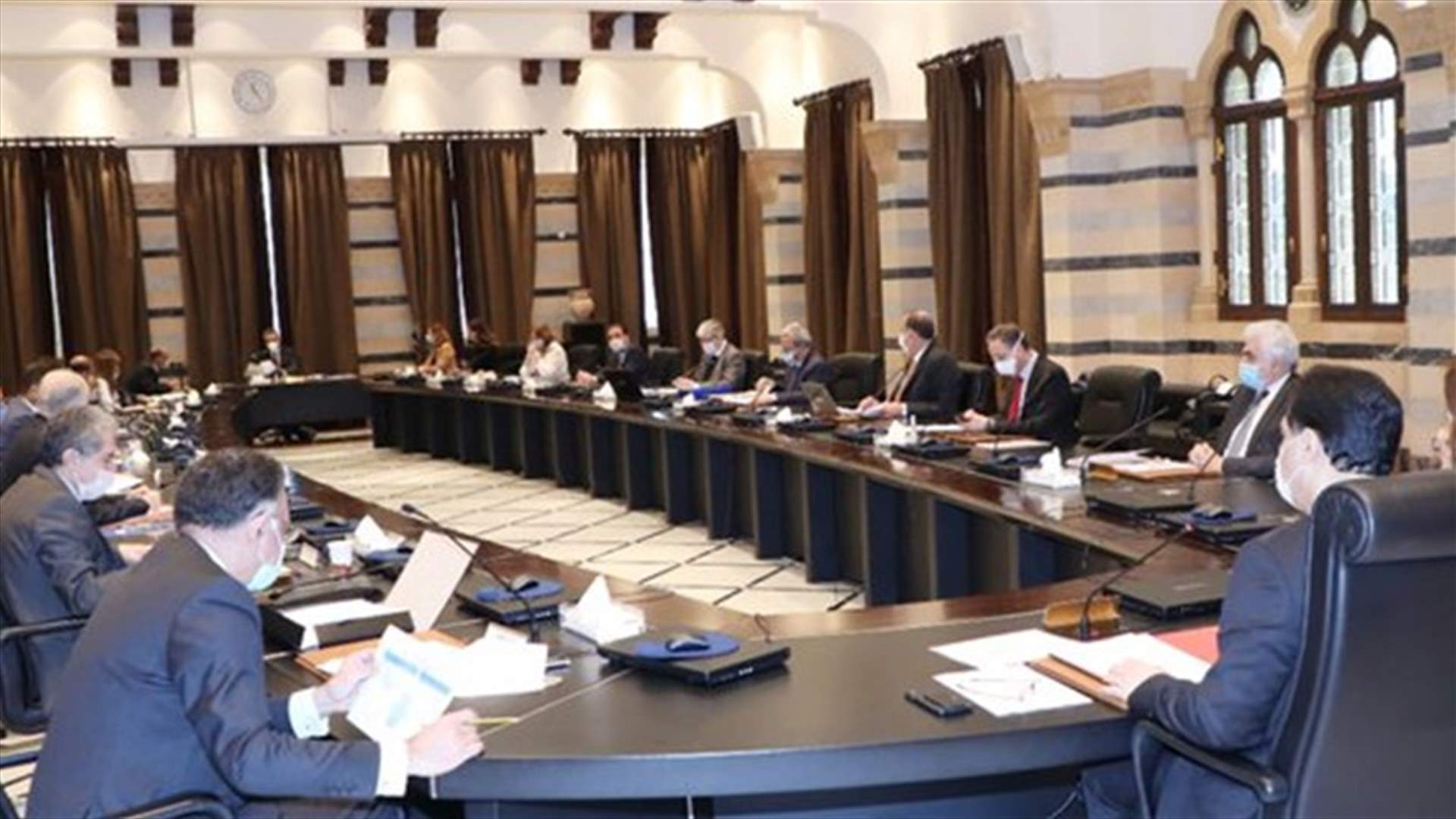 نقاش في مجلس الوزراء عند البحث في البندين الرابع والخامس من التدابير الآنية لاستعادة الاموال المنهوبة (الجمهورية)