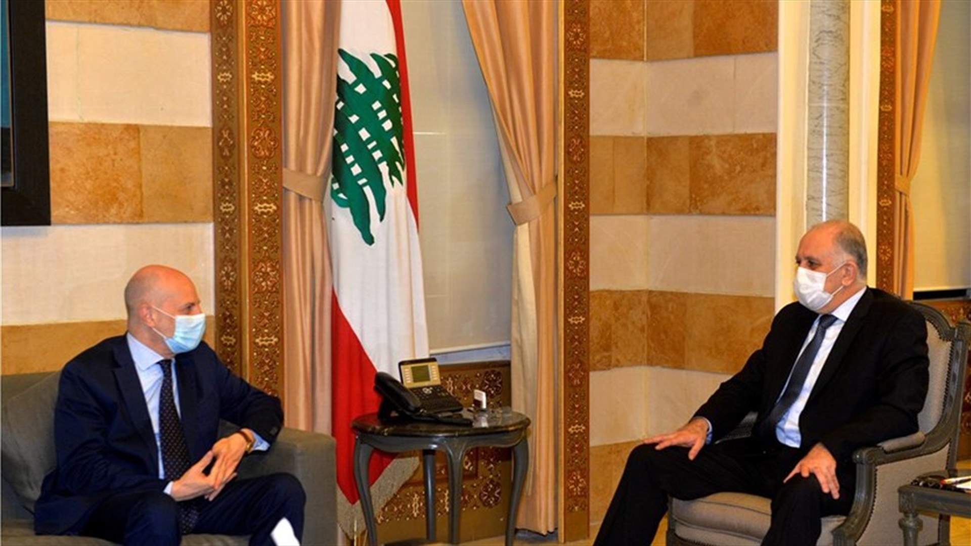 فهمي عرض مع كوردوني عمل الاونروا في لبنان