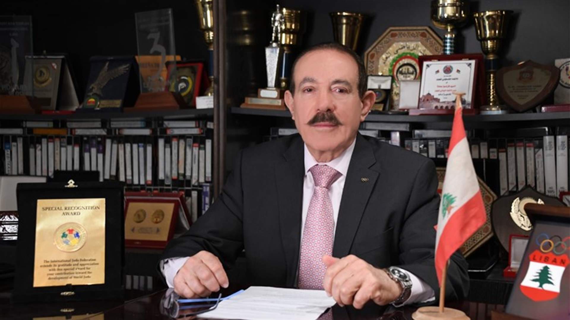 وسام لرئيس الإتحاد اللبناني للجودو المحامي فرانسوا سعادة تقديراً لجهوده