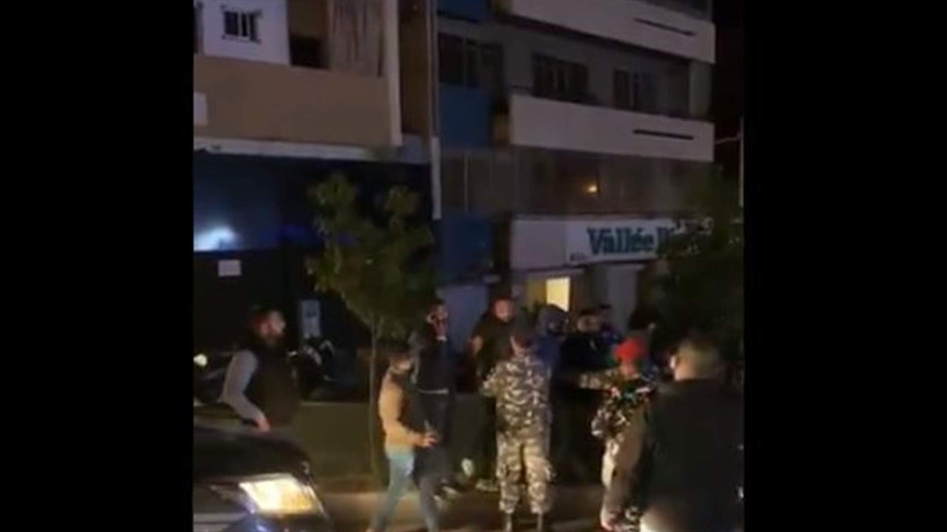 انتشار فيديو يظهر إشكالاً بين مجموعتين من المتظاهرين في قريطم