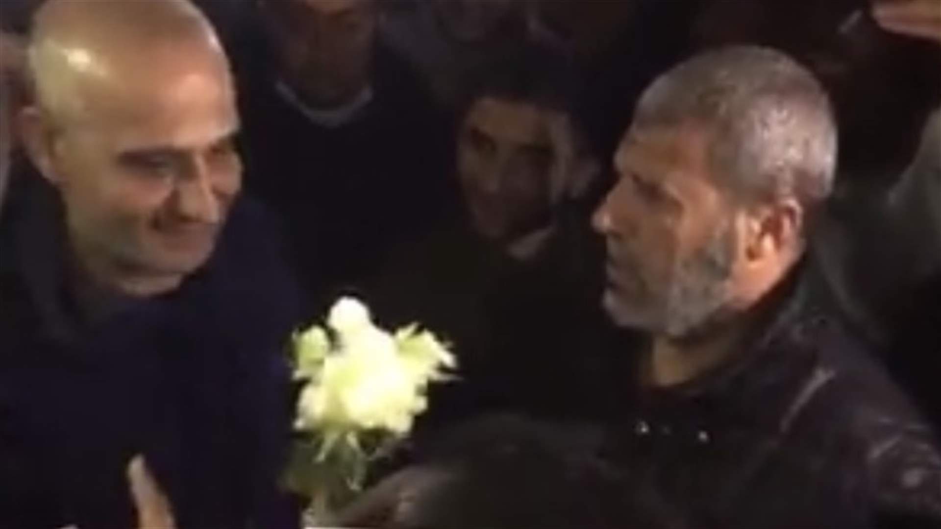 توزيع ورود على الجيش في طرابلس ومنع ناشطين من اقتحام قصر ميقاتي