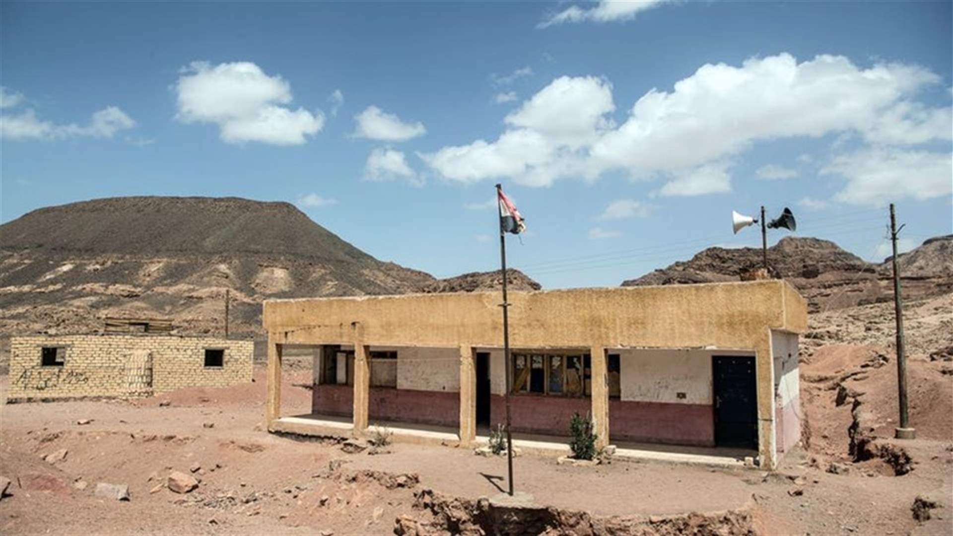 الجيش المصري يعلن مقتل "تكفيريَّين" في شمال سيناء غداة سقوط 10 من جنوده بين قتيل وجريح