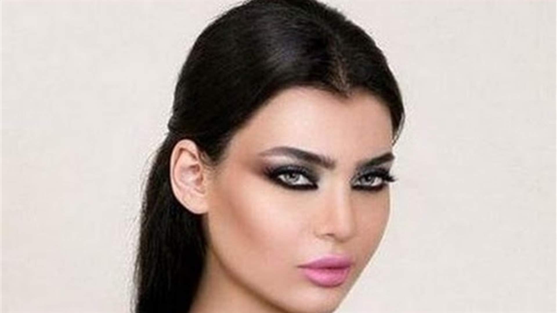 تهديد قمر بحرق وجهها أمام إبنها