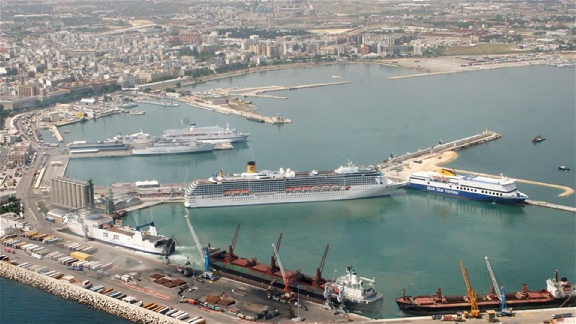 إيطاليا تسمح بإنزال مهاجرين من سفينة عزلوا على متنها جرّاء كورونا