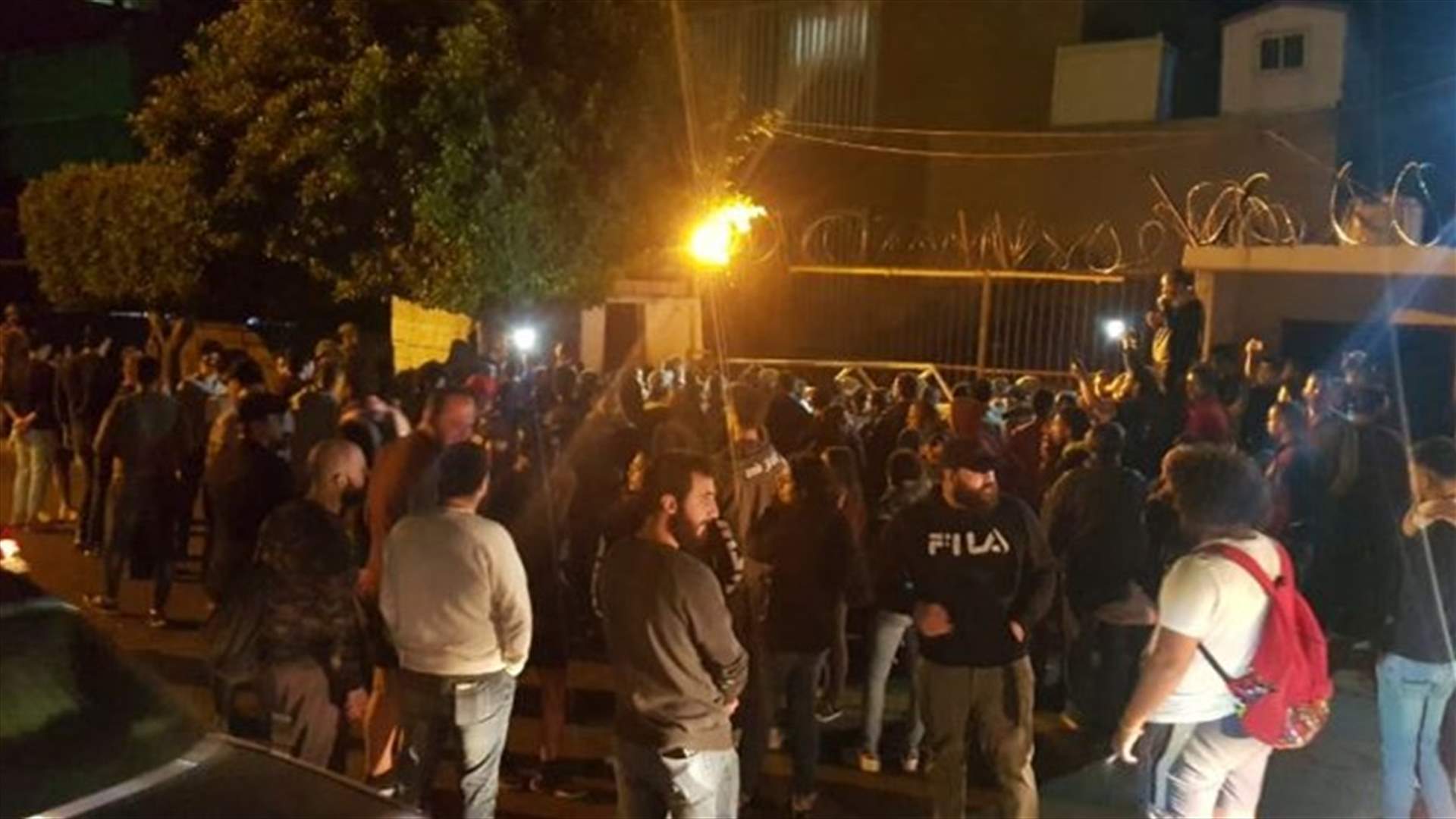 وقفة احتجاجية أمام سرايا طرابلس للمطالبة باطلاق موقوفين
