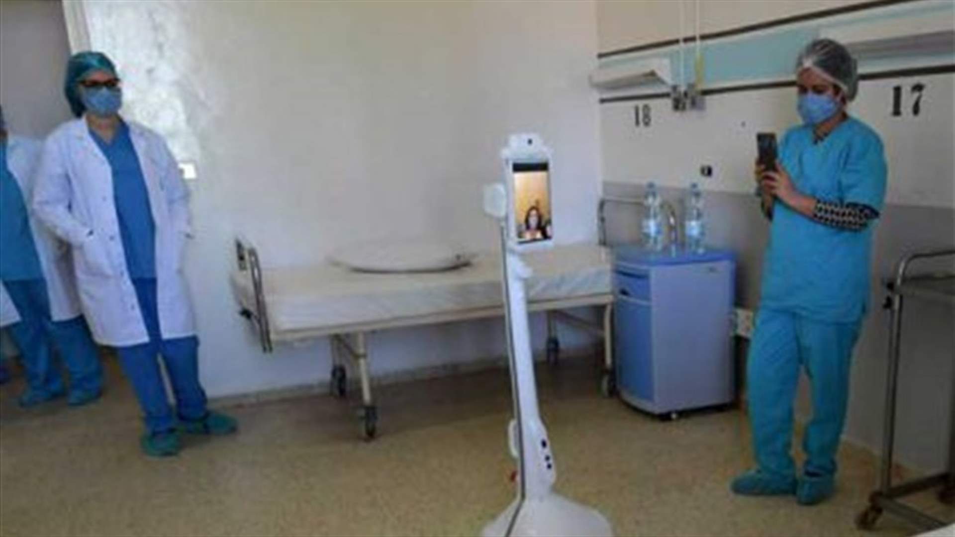 مستشفى تونسي يستعمل "روبوت" للتواصل مع المرضى وتجنّب العدوى