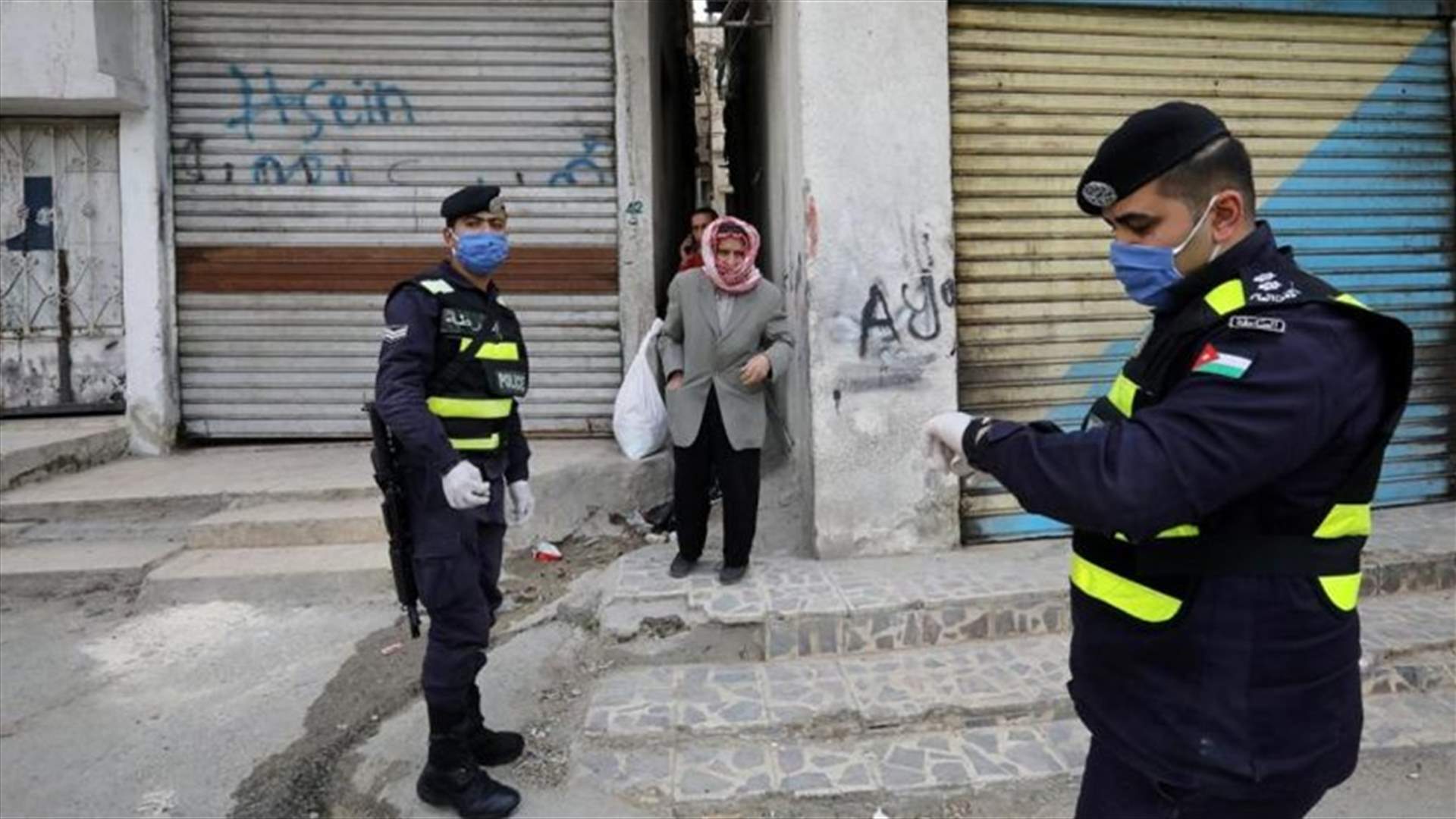 الأردن...غرامة على كل من لا يضع كمامة وقفازين في الأماكن العامة
