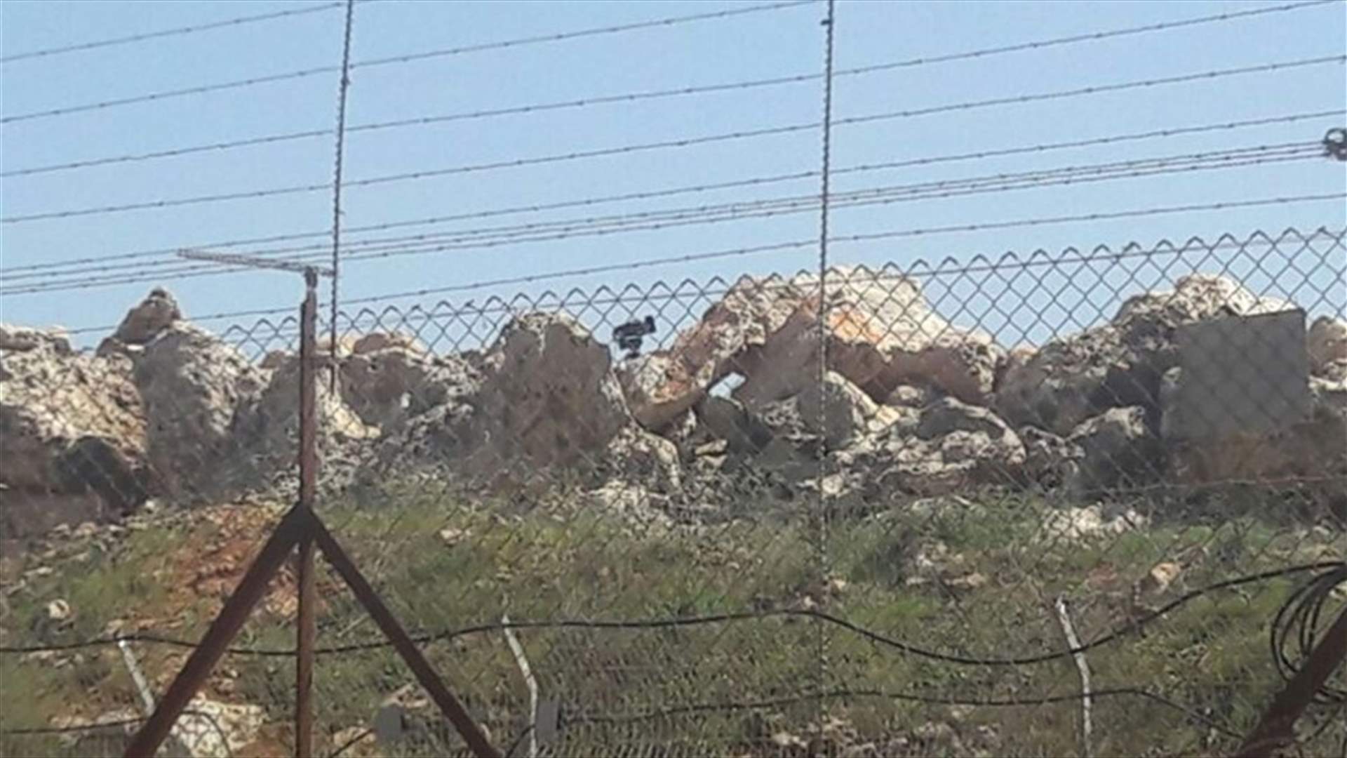 اسرائيل ازالت عدة كاميرات فوق الجدار من العديسة الى كفركلا...