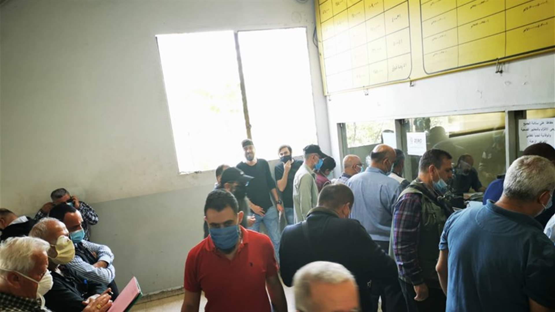 زحمة وطوابير في "النافعة" في الدكوانة... هل من احترام للشروط الوقائية؟