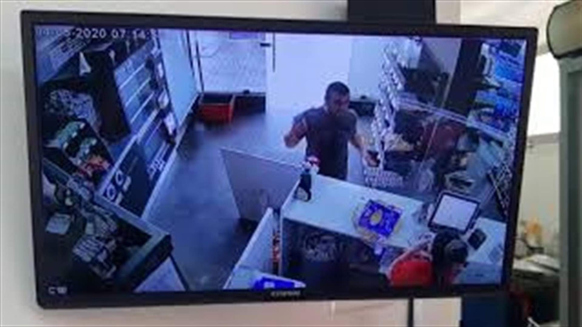فيديو يوثق لحظة ارتكاب جريمة: قتل صديقته وانتحر...