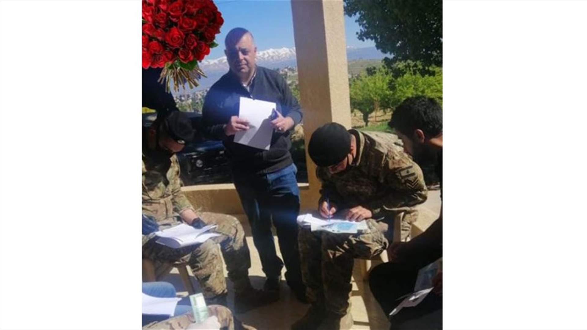 الجيش وزع المساعدات المالية على الأسر المعوزة في بعلبك