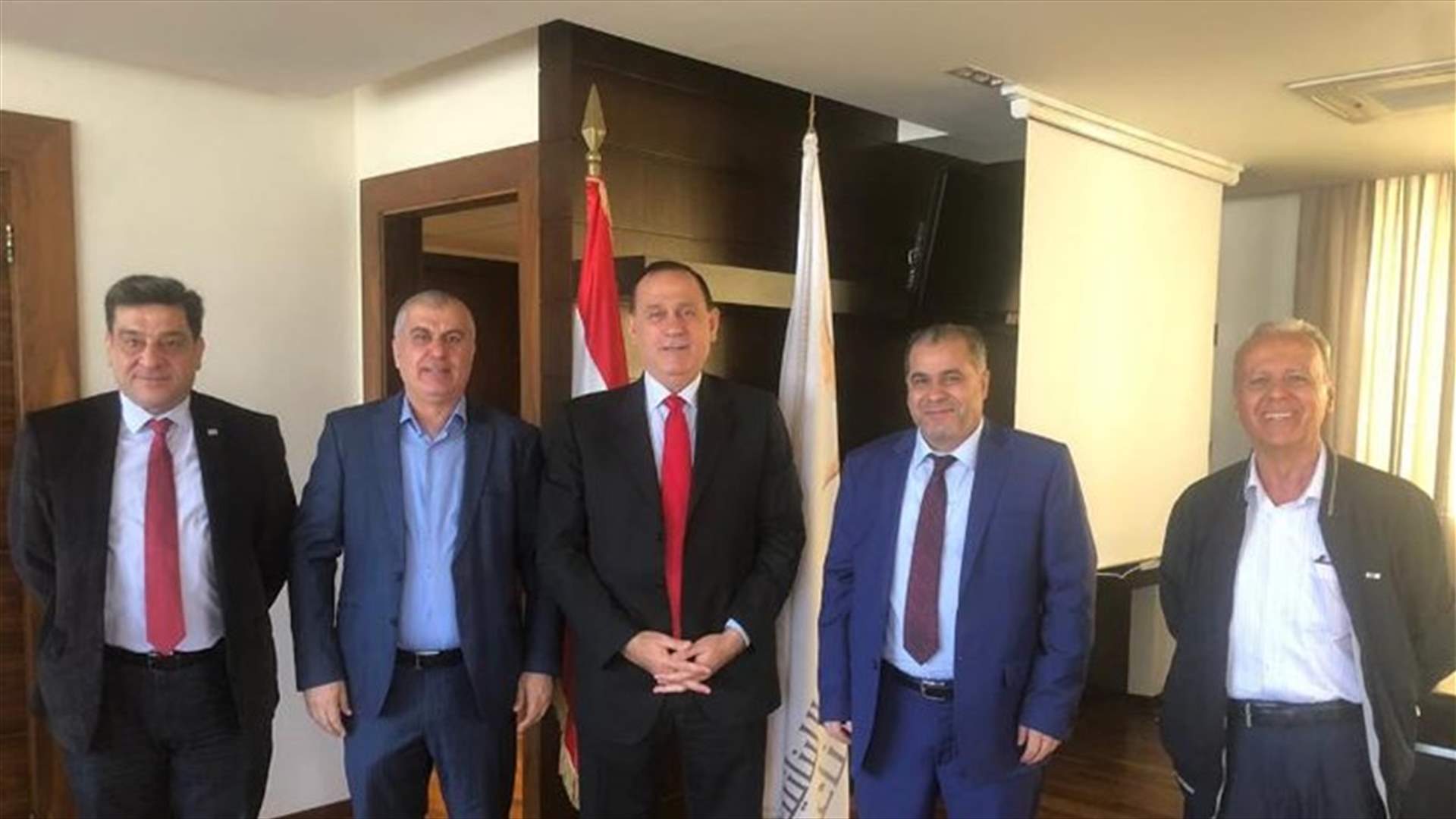 وفد ملتقى حوار وعطاء بلا حدود بحث مع حب الله وسائل دعم الصناعة