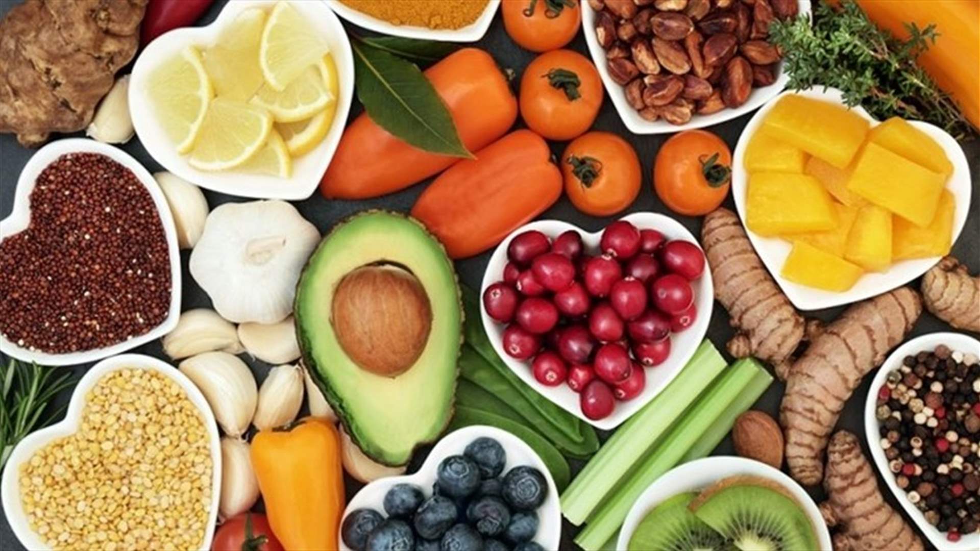 6 أغذية تجدونها في كل منزل تساعدكم على التخلص من النفخة