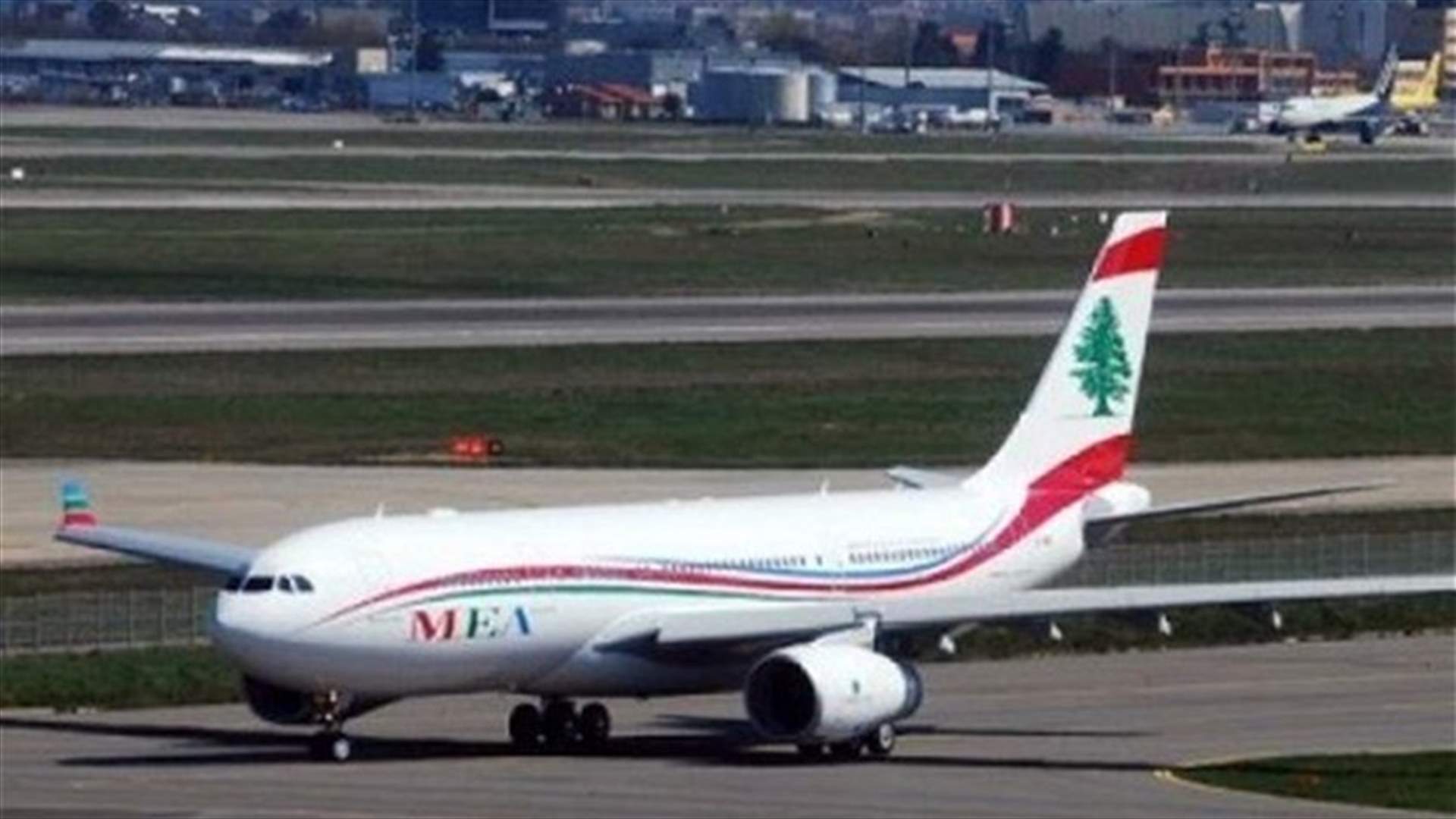 وصول طائرة للميدل ايست آتية من دبي وعلى متنها 175 راكبا
