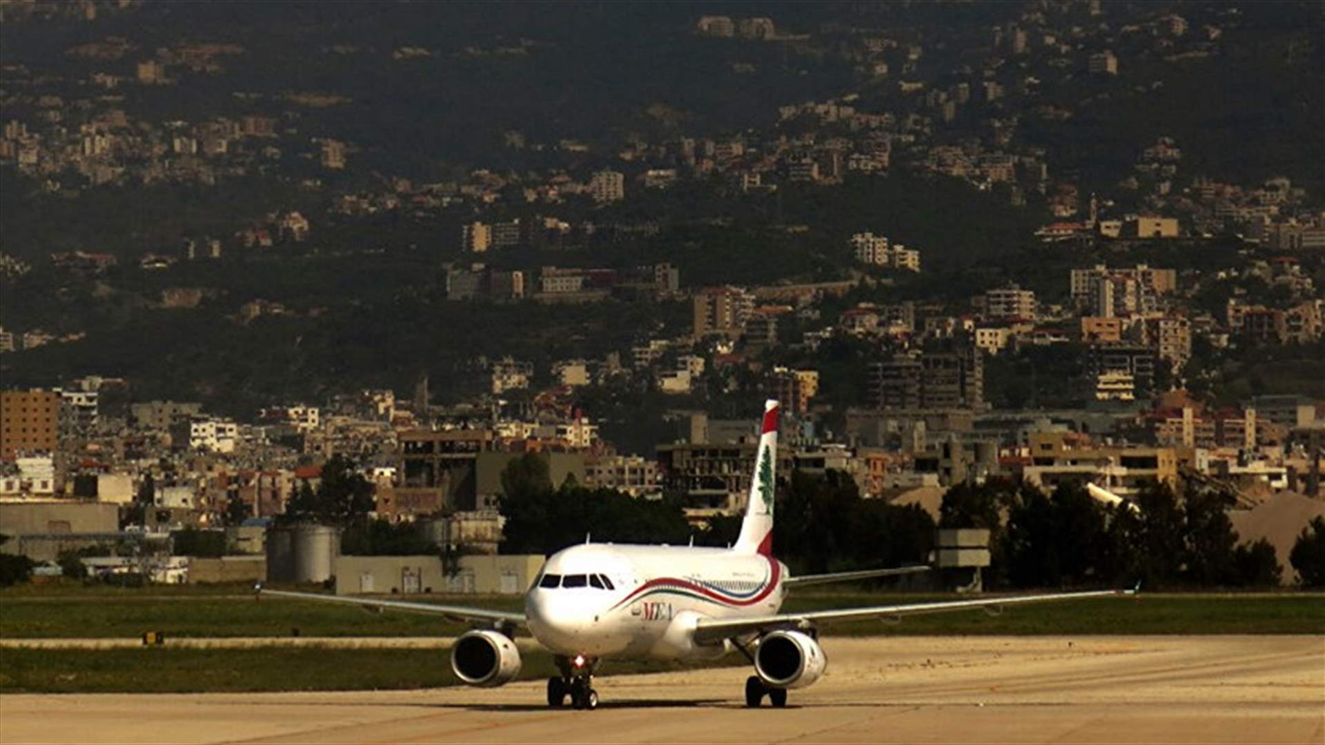 وصول طائرة من الكاميرون على متنها 166 لبنانيا