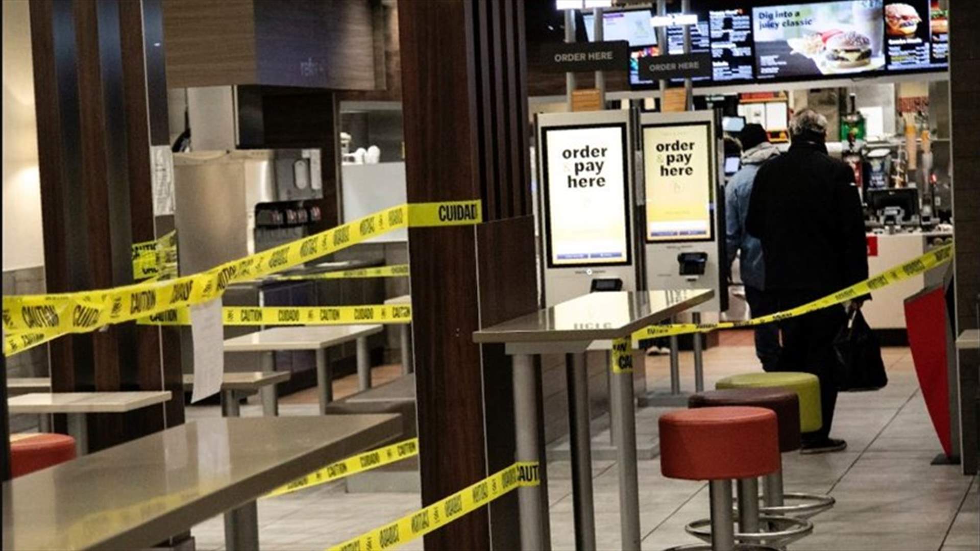 منعت من أكل وجبتها داخل المطعم فأطلقت النار على الموظفين