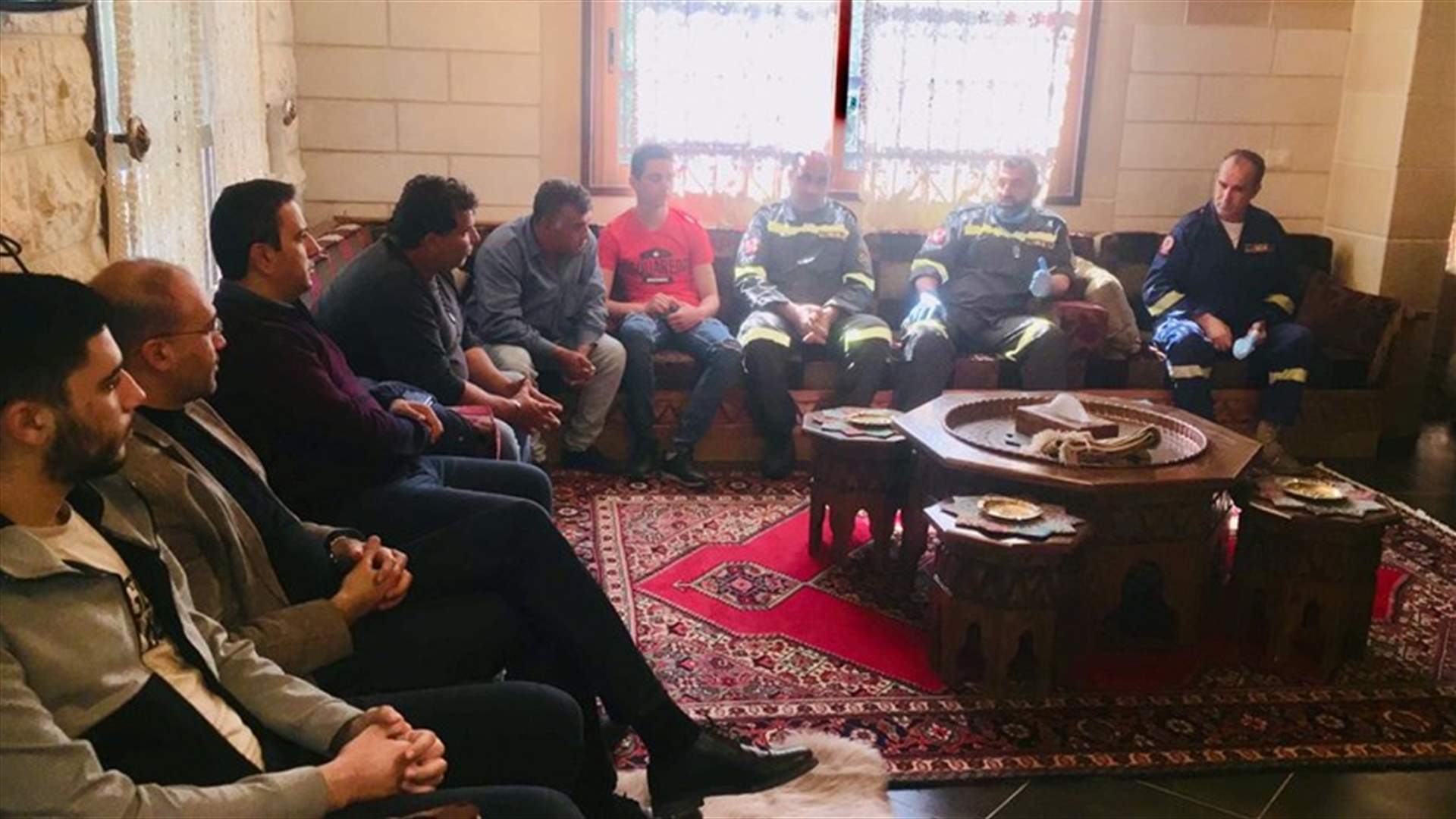 حسن استمع من عناصر الدفاع المدني الى المشاكل التي يواجهونها