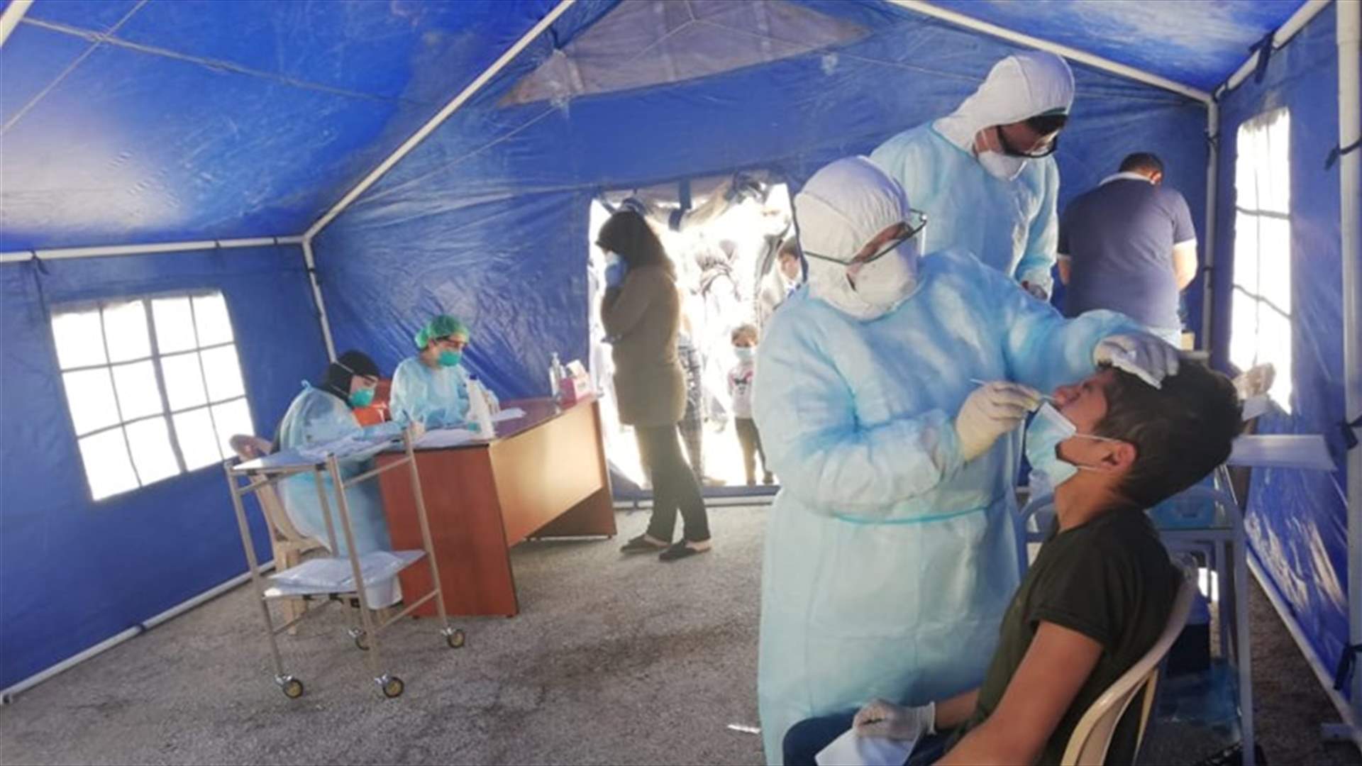أخذ 46 عينة لفحوص PCR من مخالطي حالة في كفردبش وحجر منزلي لعائلة حالة في إيعات