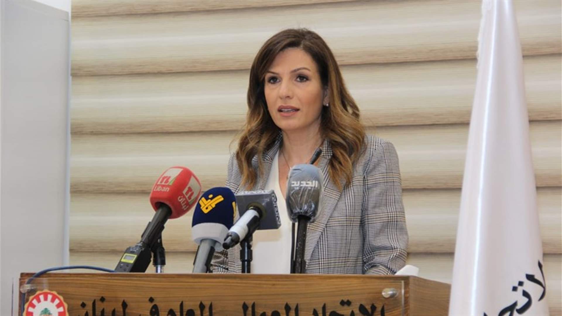 وزارة العمل تطلق ورشة تدريبية للمفتشين... يمين: جولات ميدانية للمفتشين للتأكد من الالتزام بإجراءات الحماية