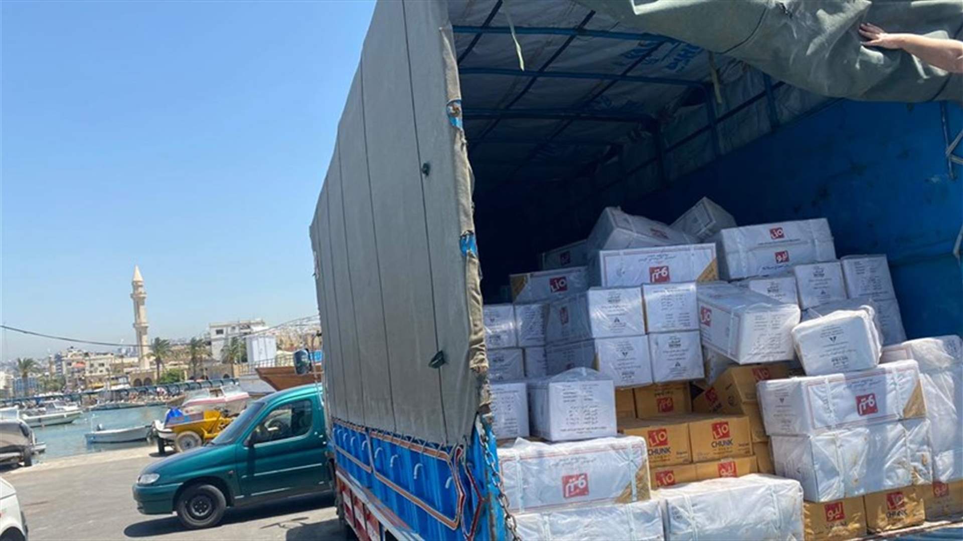 توقيف "بيك آب" محمل بمواد غذائية مهربة في صيدا