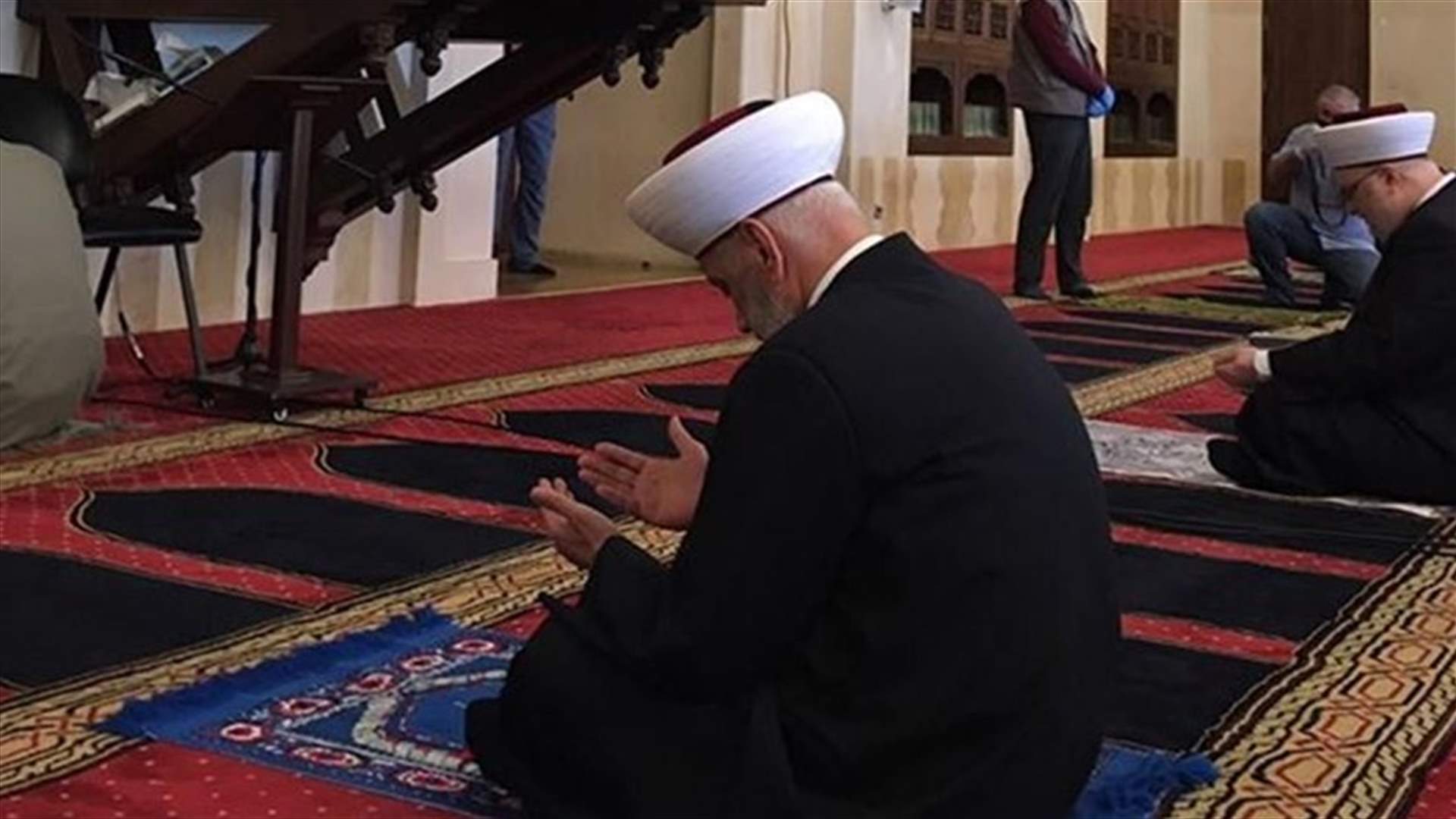 في ظل مستجدات كورونا والاقفال العام... قرار للأوقاف الإسلامية بشأن صلاة الجمعة