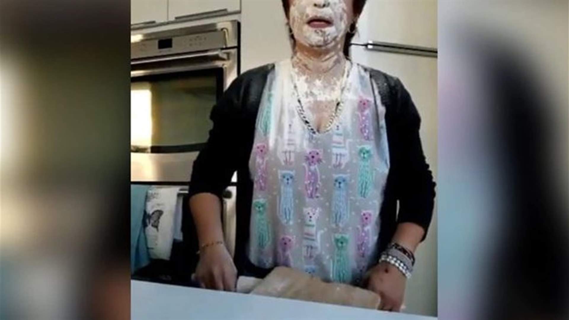 محاولة إمرأة طهي الخبز باءت بالفشل... والفيديو المضحك يحظى بأكثر من 9 مليون مشاهدة (فيديو)