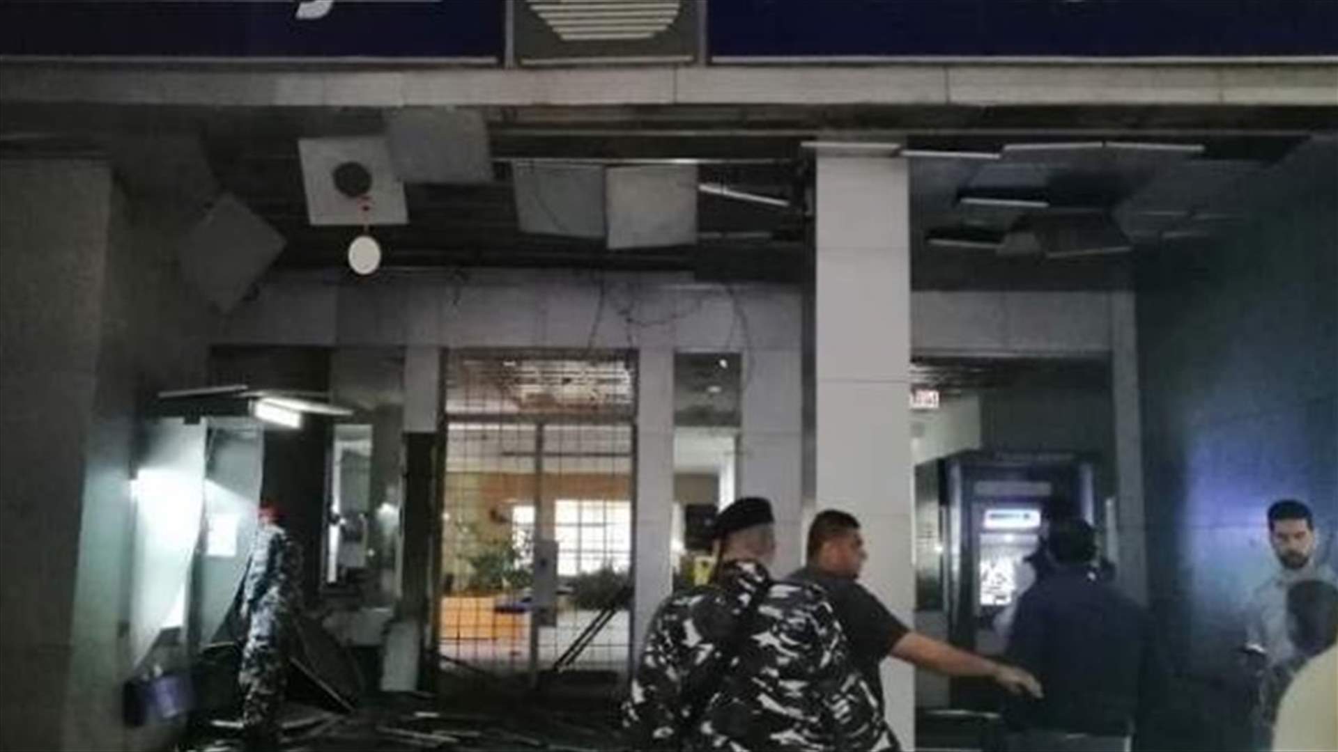 بعد القائهما قنبلة على مصرف فرنسبنك... الافراج عن ناشطين مقابل كفالة مادية
