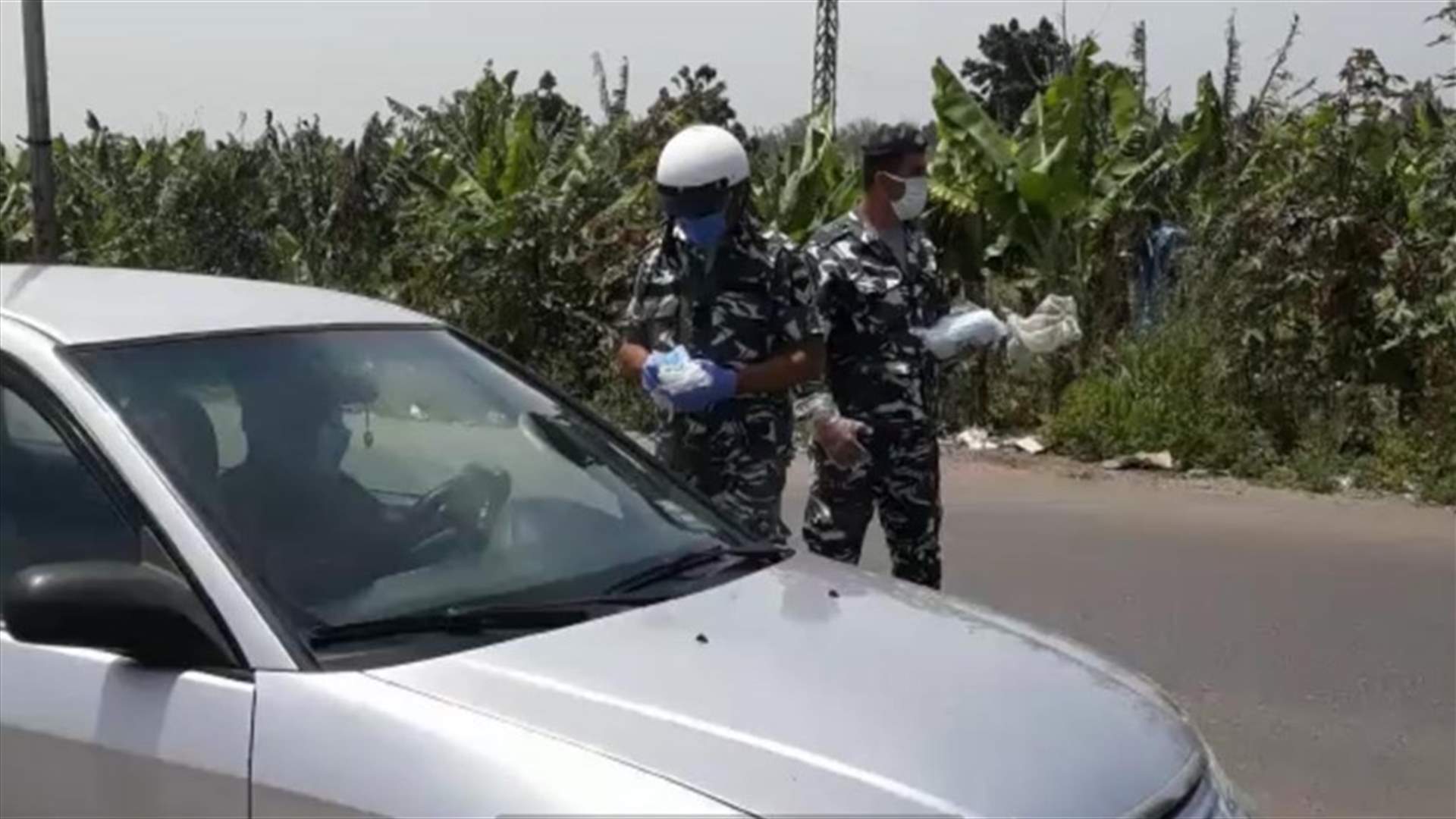 القوى الأمنية وزعت كمامات على السائقين في صور