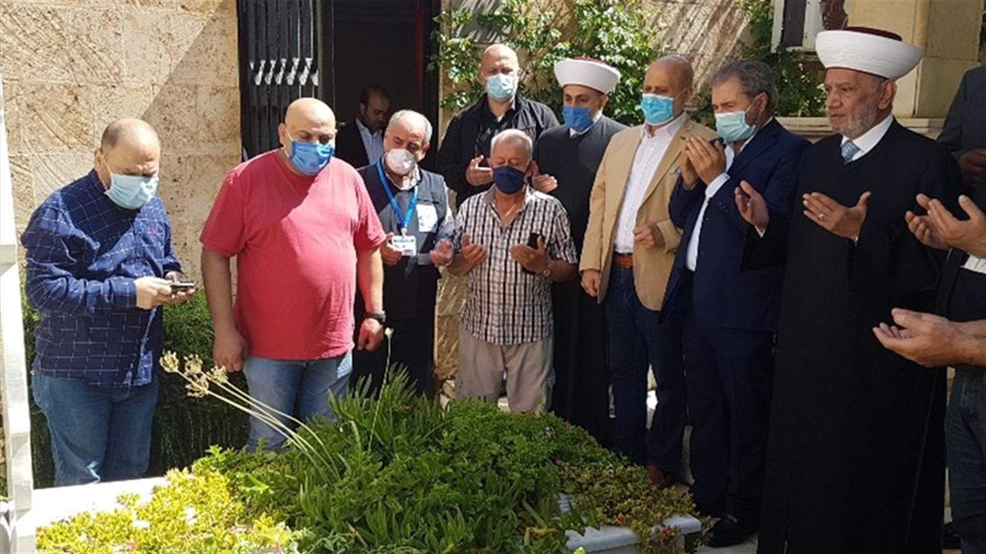 المفتي دريان زار ضريح المفتي الشهيد حسن خالد في الاوزاعي